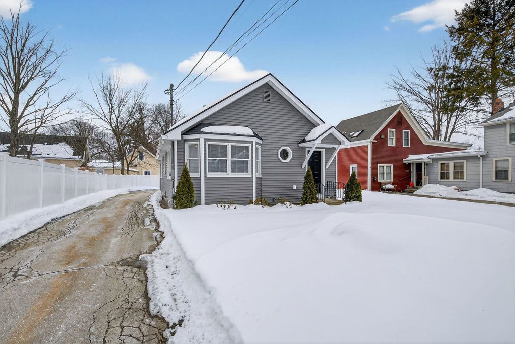 Photo of 30 Main Street, Salem, NH 03079 (MLS # 5076818)