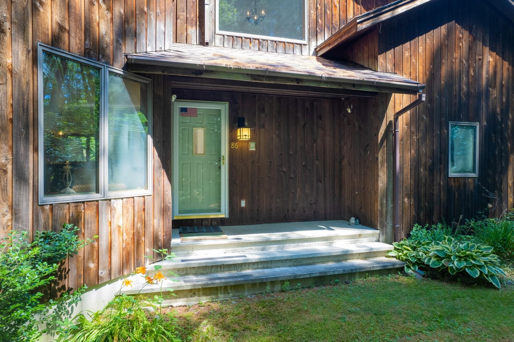 86 Lily Pond Lane