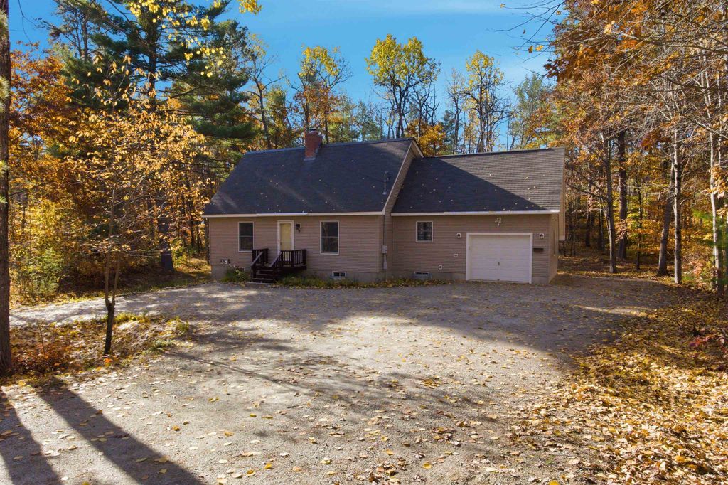 Photo of 7 Patriots Way, Ossipee, NH 03814 (MLS # 5082196)