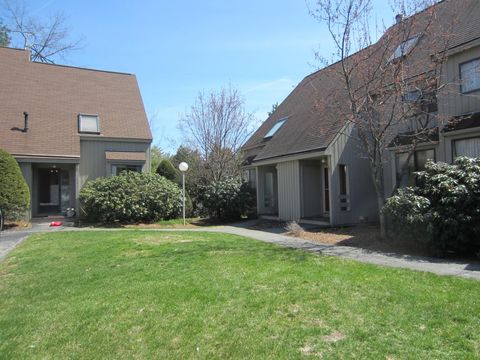 12 Saratoga Court 12 Bedford NH 03110