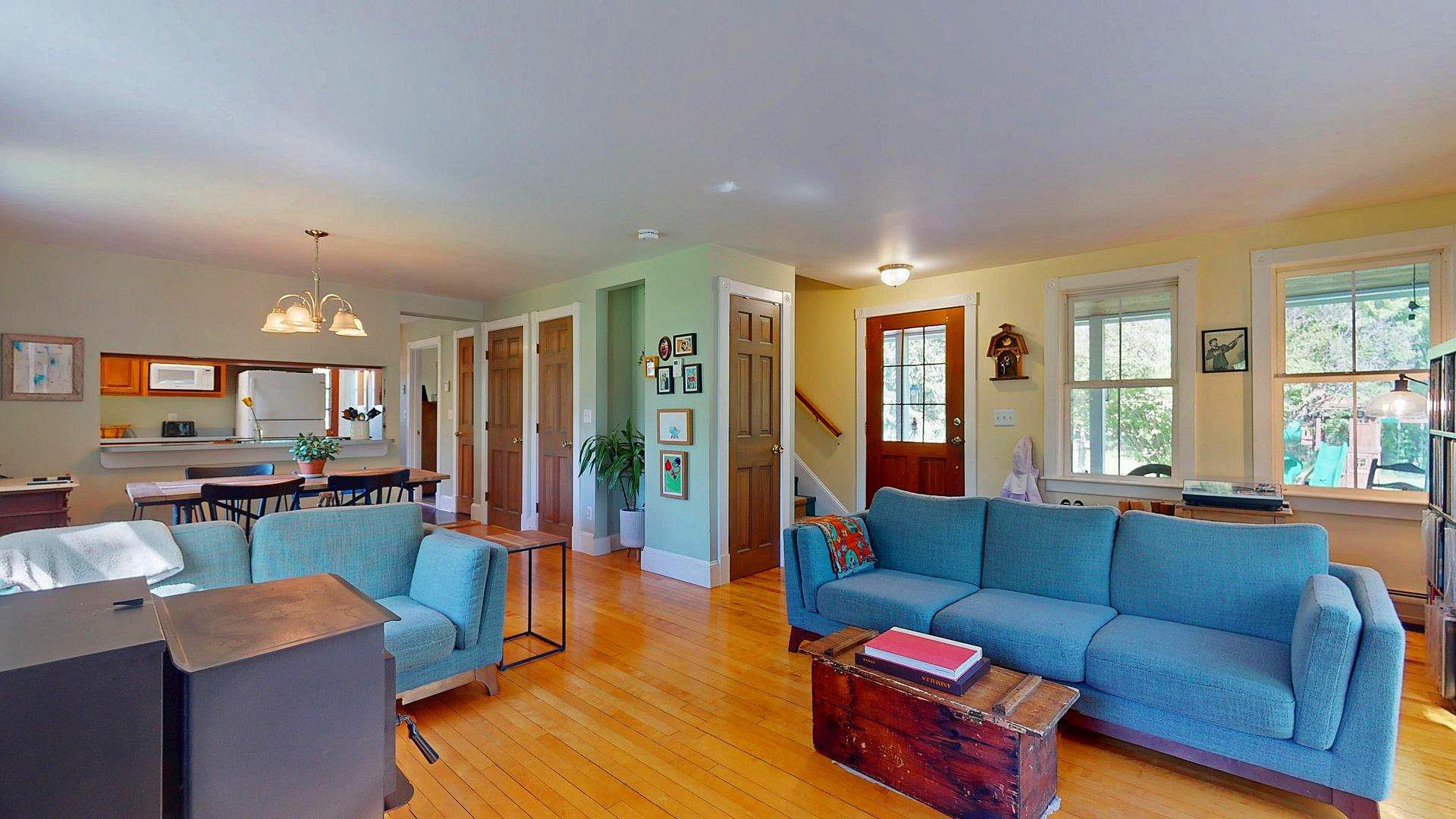 825 South End Road