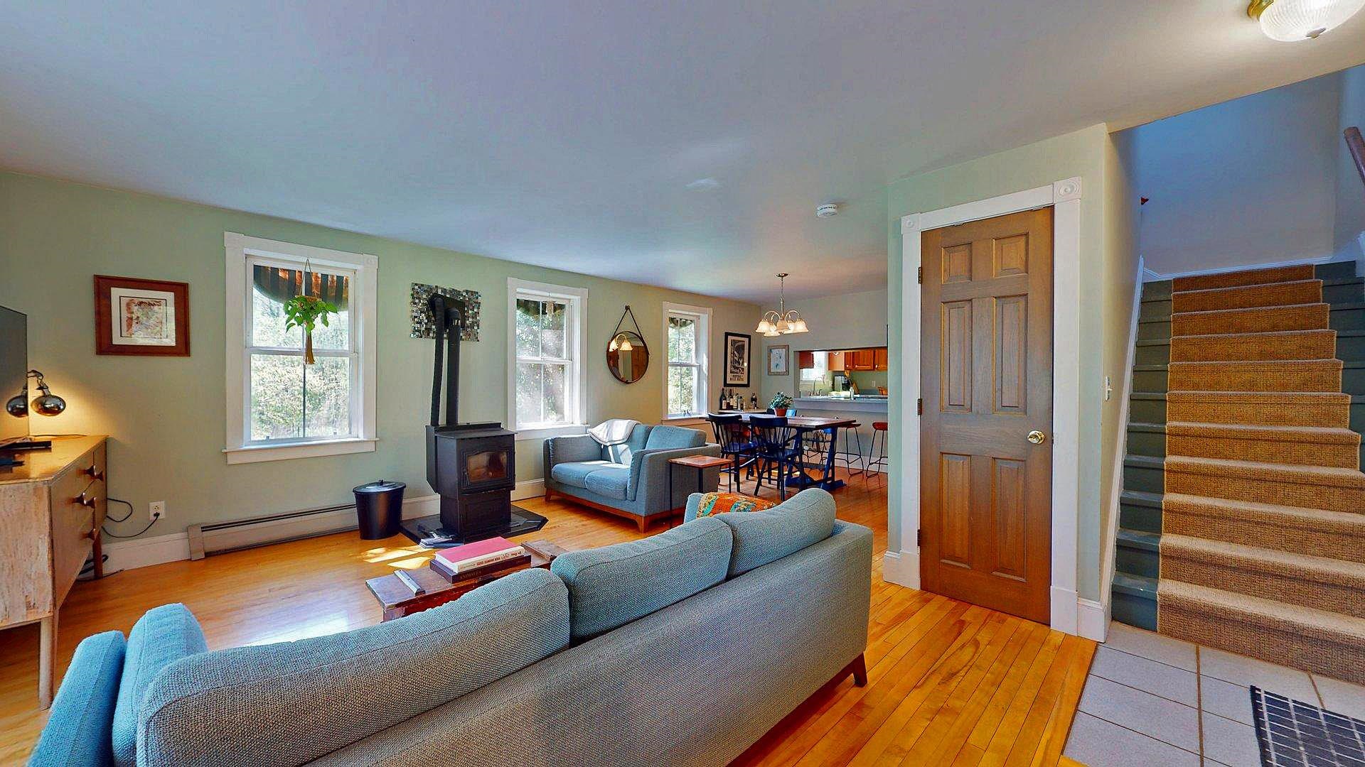 825 South End Road