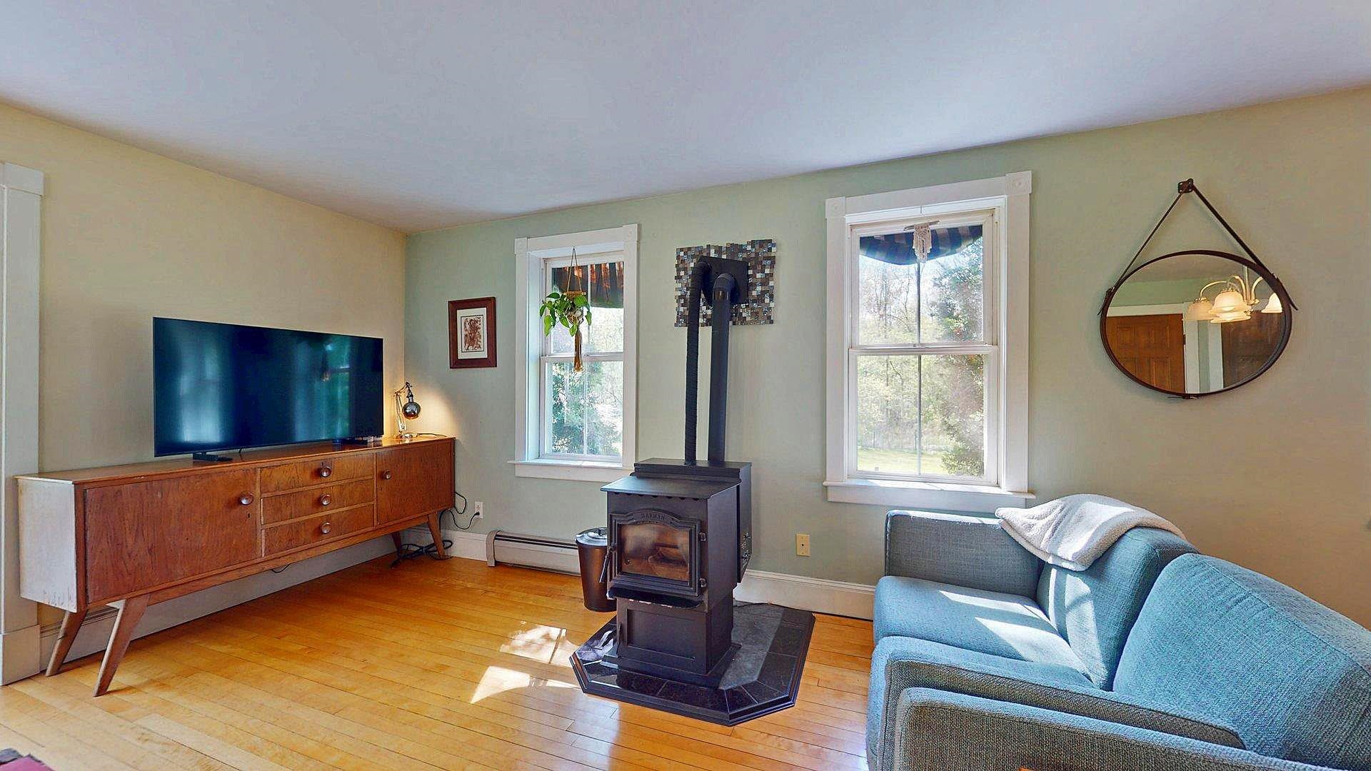 825 South End Road