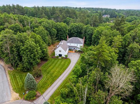 Photo of 17 Canterbury Lane, Bedford, NH 03110 (MLS # 5081924)
