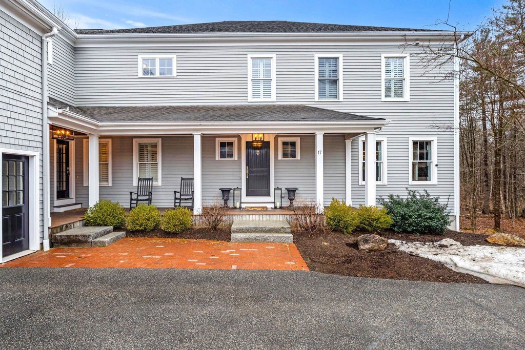 Photo of 17 Canterbury Lane, Bedford, NH 03110 (MLS # 5081924)