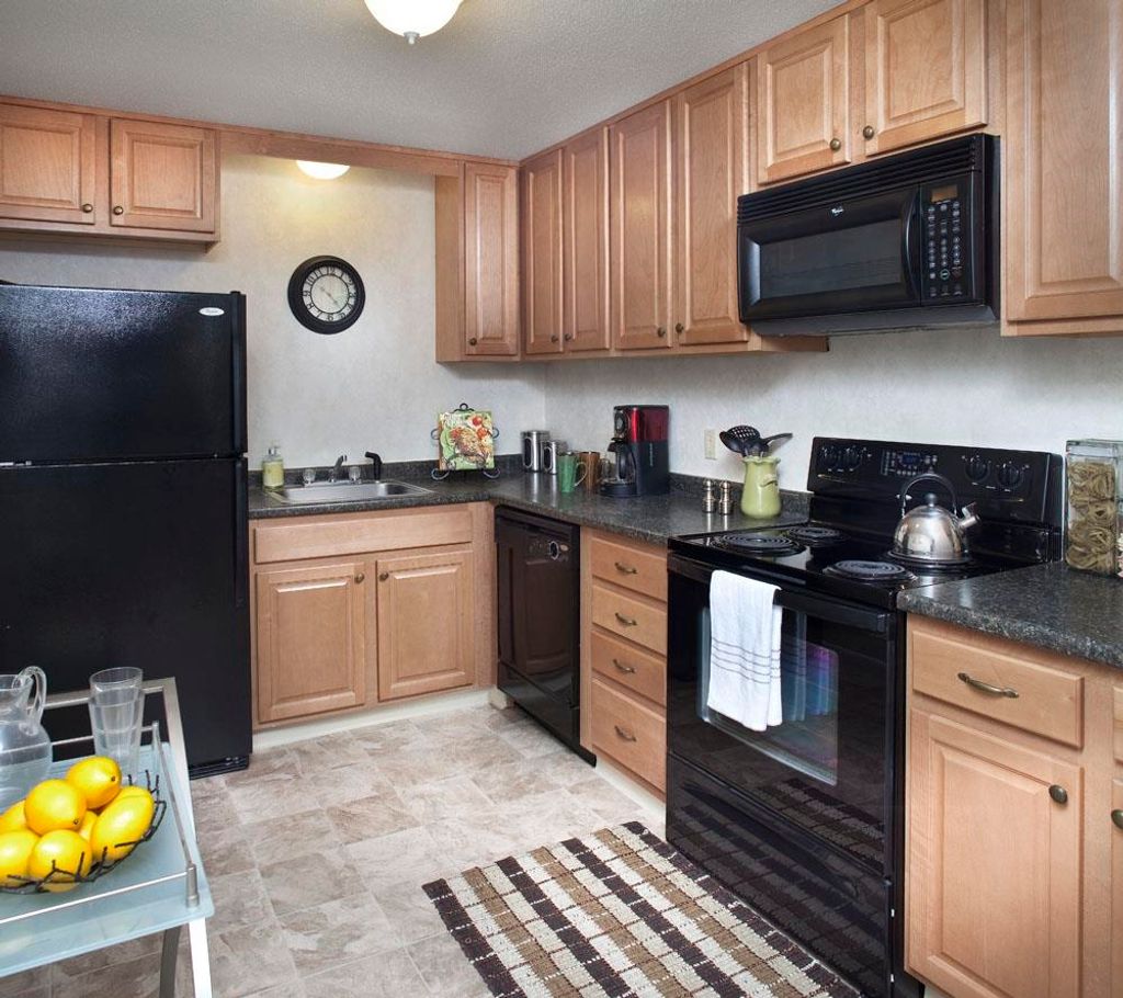 Photo of 21 West River Drive, Manchester, NH 03104 (MLS # 5069851)