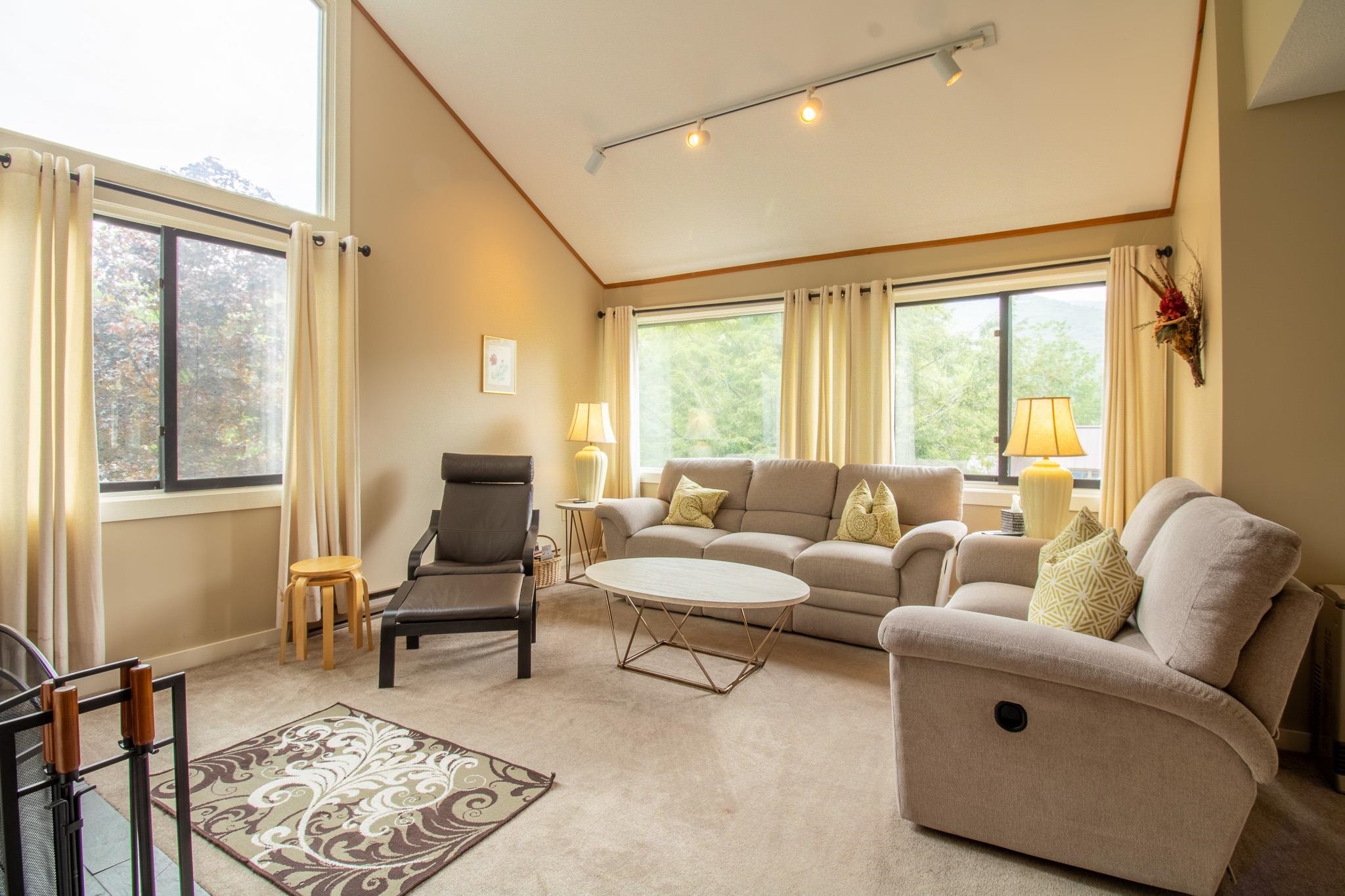 15 Ravine Lane 1