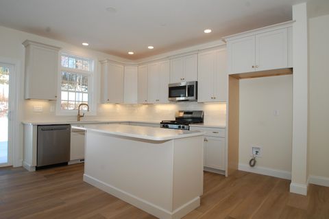 Photo of 2 Dearborn Circle, Goffstown, NH 03045 (MLS # 5071407)