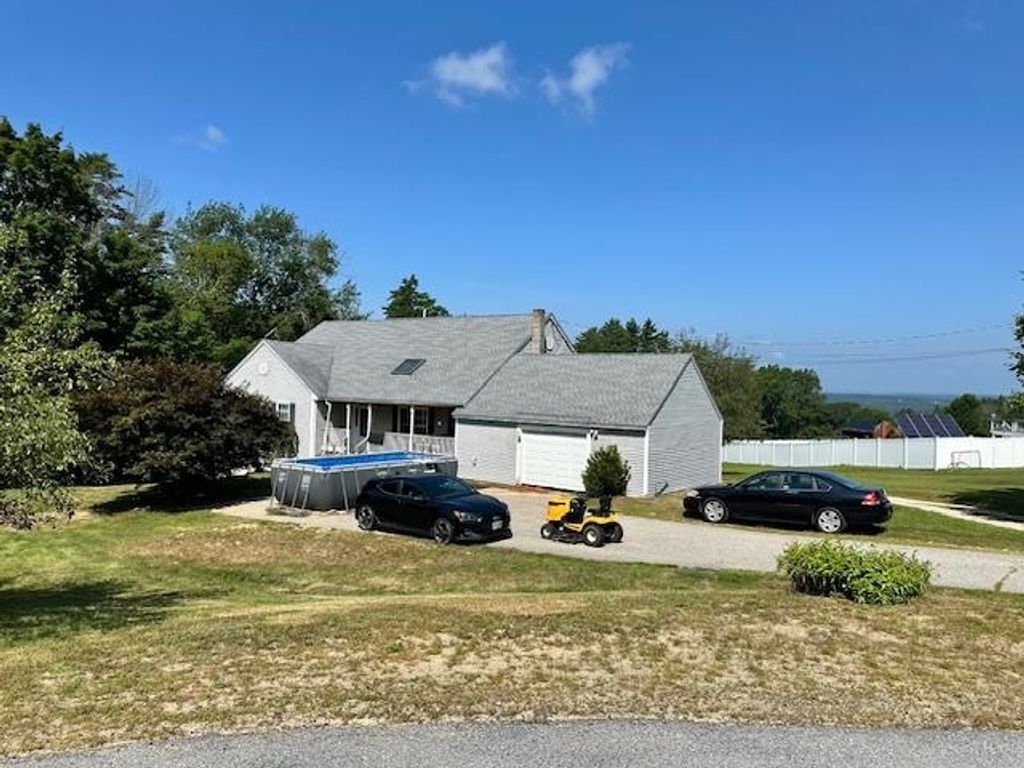 Photo of 14 Deer Lane, Epsom, NH 03234 (MLS # 5075146)