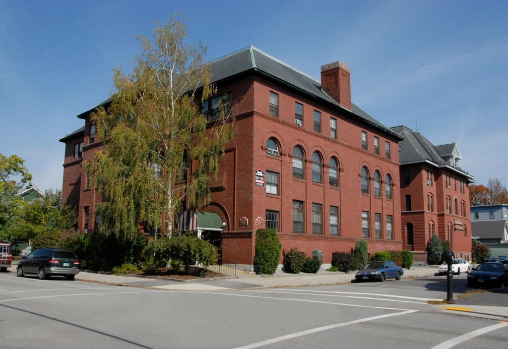Photo of 521 Pine Street #105, Manchester, NH 03102 (MLS # 5088554)