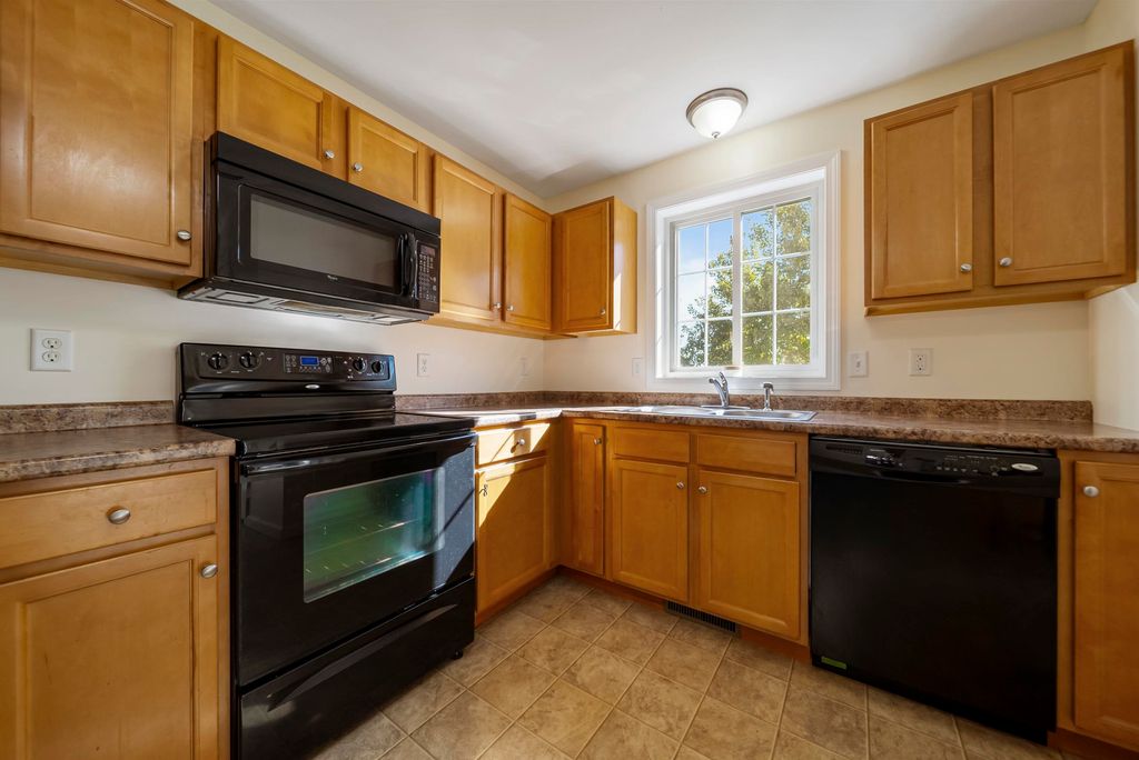 Photo of 285 University Circle, Hooksett, NH 03106 (MLS # 5060265)