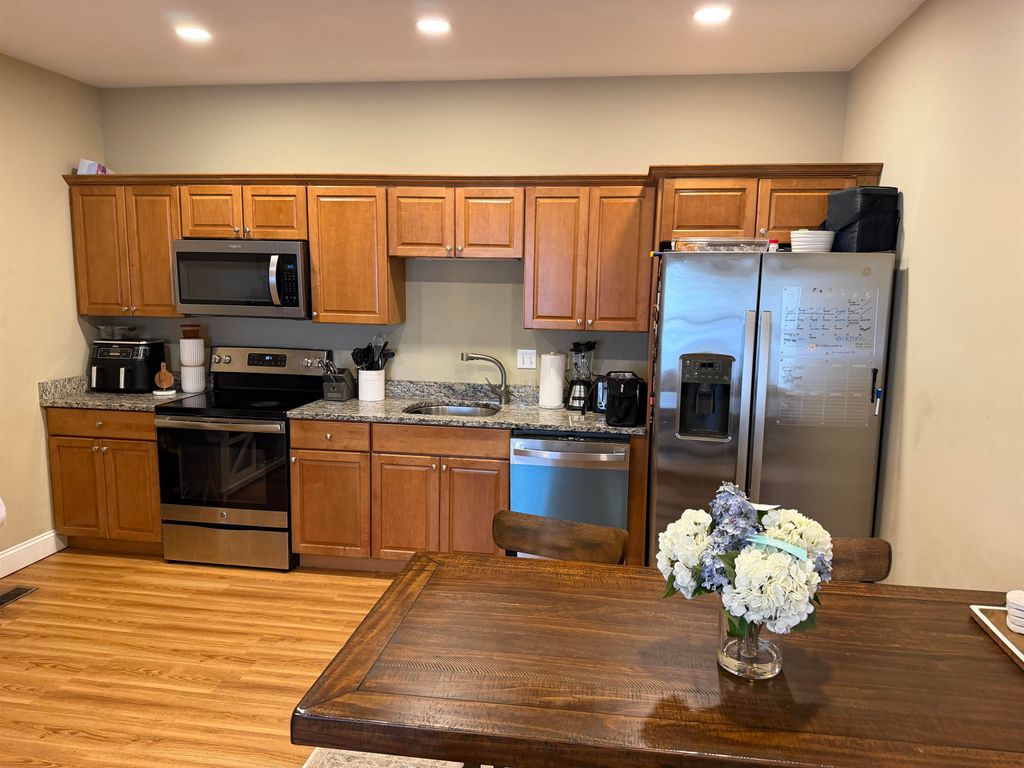 Photo of 21 East Pearl Street #2, Nashua, NH 03060 (MLS # 5088961)