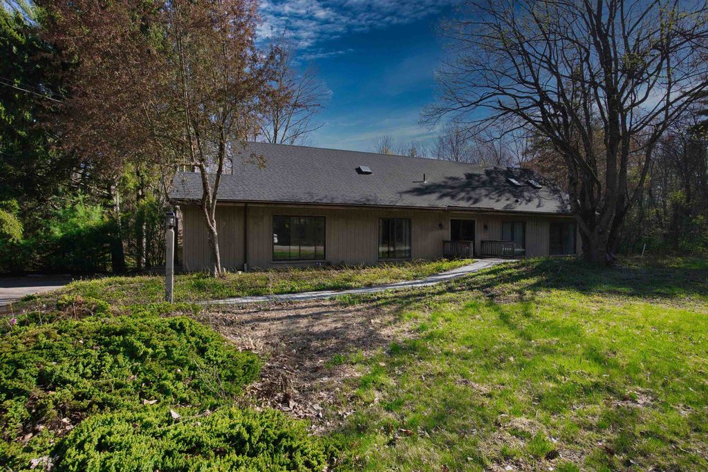 Photo of 527 Clinton Street, Bow, NH 03304 (MLS # 5039773)