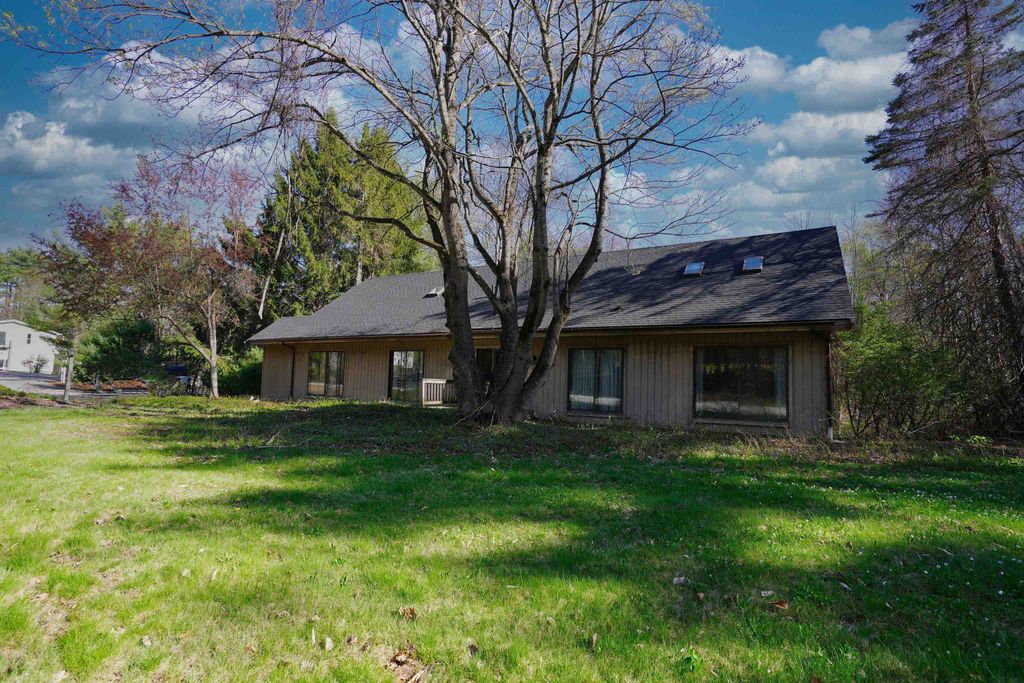 Photo of 527 Clinton Street, Bow, NH 03304 (MLS # 5039773)