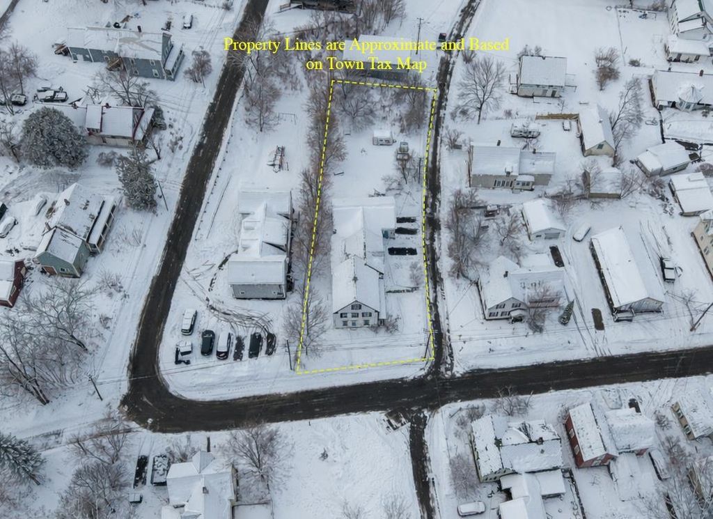 Photo of 41 Ammonoosuc Street, Haverhill, NH 03785 (MLS # 5079283)