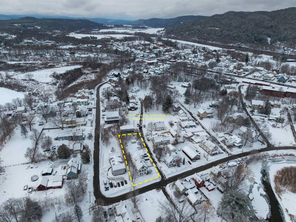 Photo of 41 Ammonoosuc Street, Haverhill, NH 03785 (MLS # 5079283)