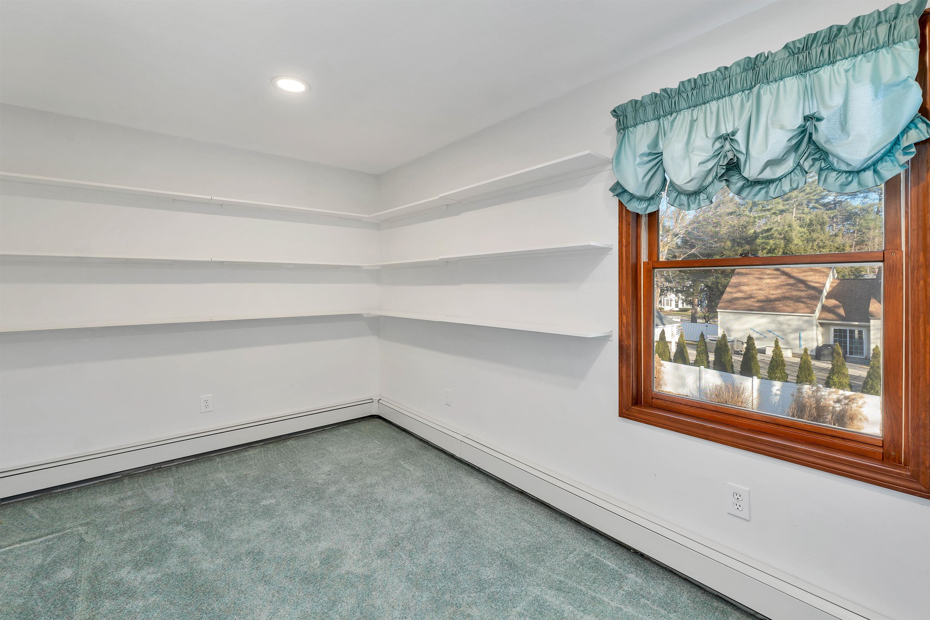 Concord, New Hampshire 03303, United States, 3 Bedrooms Bedrooms, ,2 BathroomsBathrooms,Residential,Pending,22651