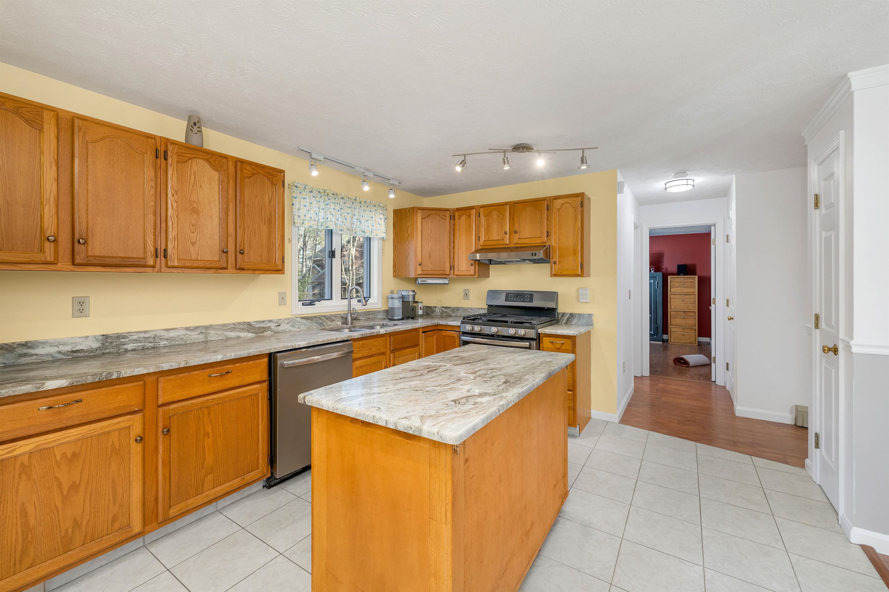 Concord, New Hampshire 03303, United States, 3 Bedrooms Bedrooms, ,2 BathroomsBathrooms,Residential,Pending,22651