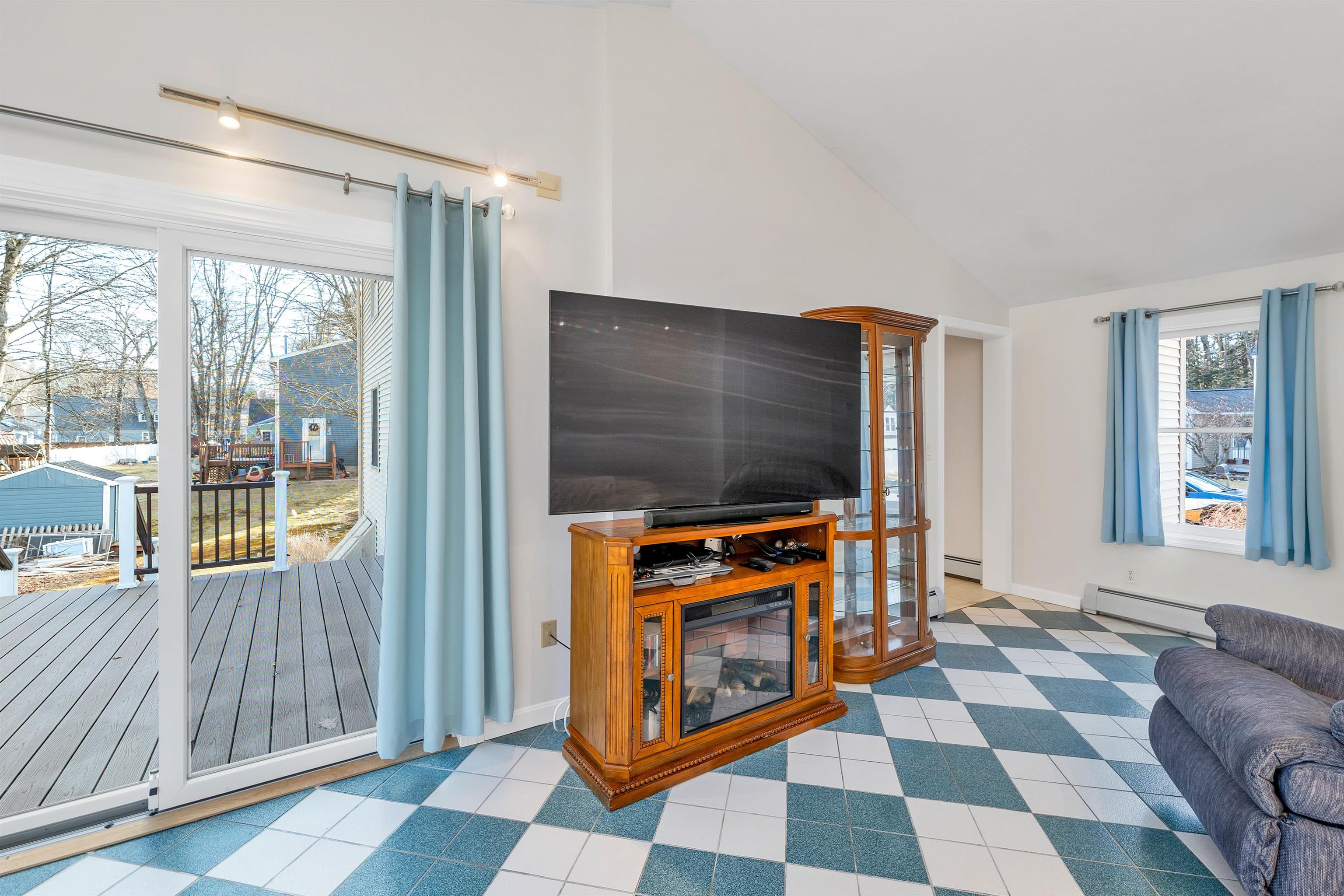 Concord, New Hampshire 03303, United States, 3 Bedrooms Bedrooms, ,2 BathroomsBathrooms,Residential,Pending,22651