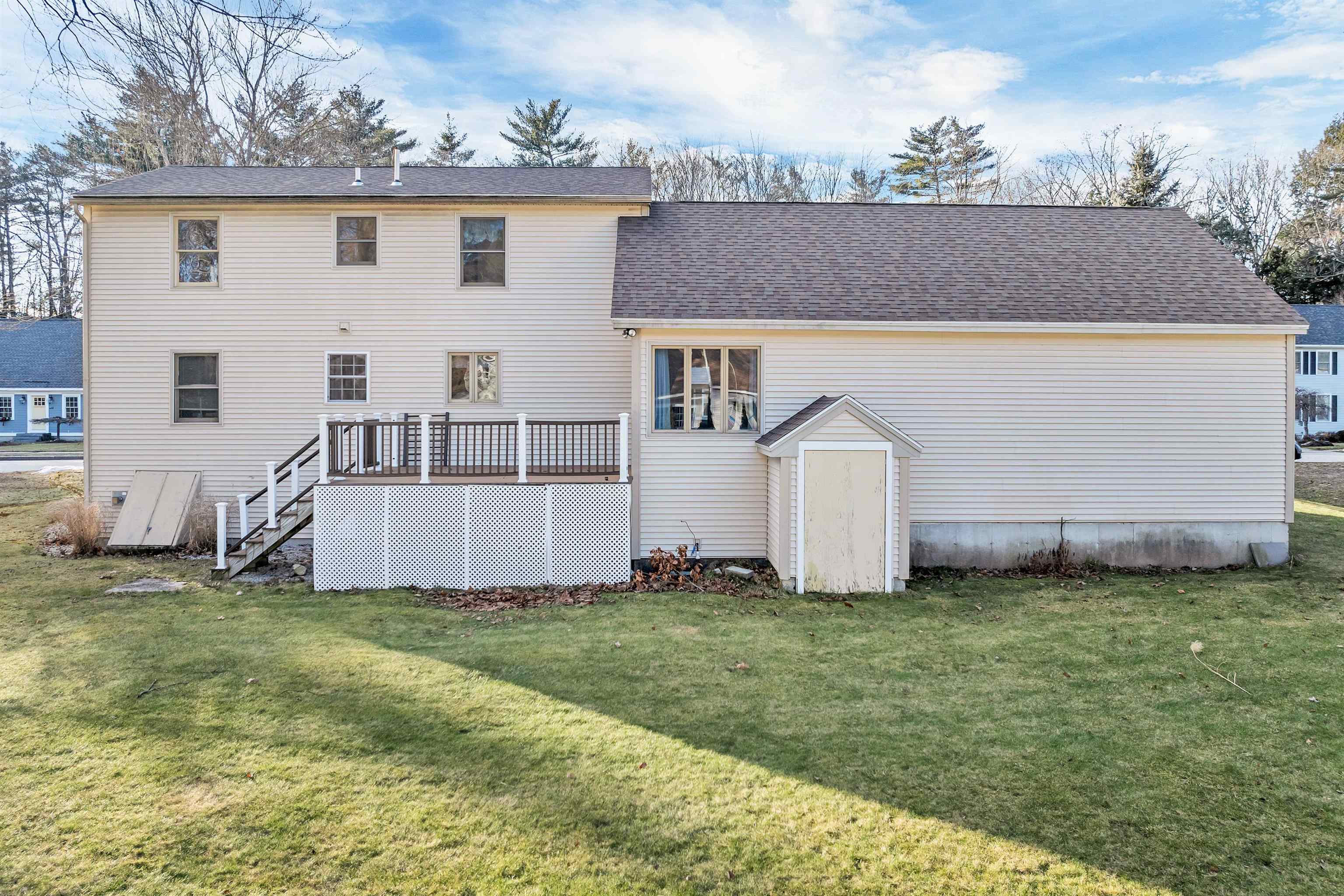 Concord, New Hampshire 03303, United States, 3 Bedrooms Bedrooms, ,2 BathroomsBathrooms,Residential,Pending,22651