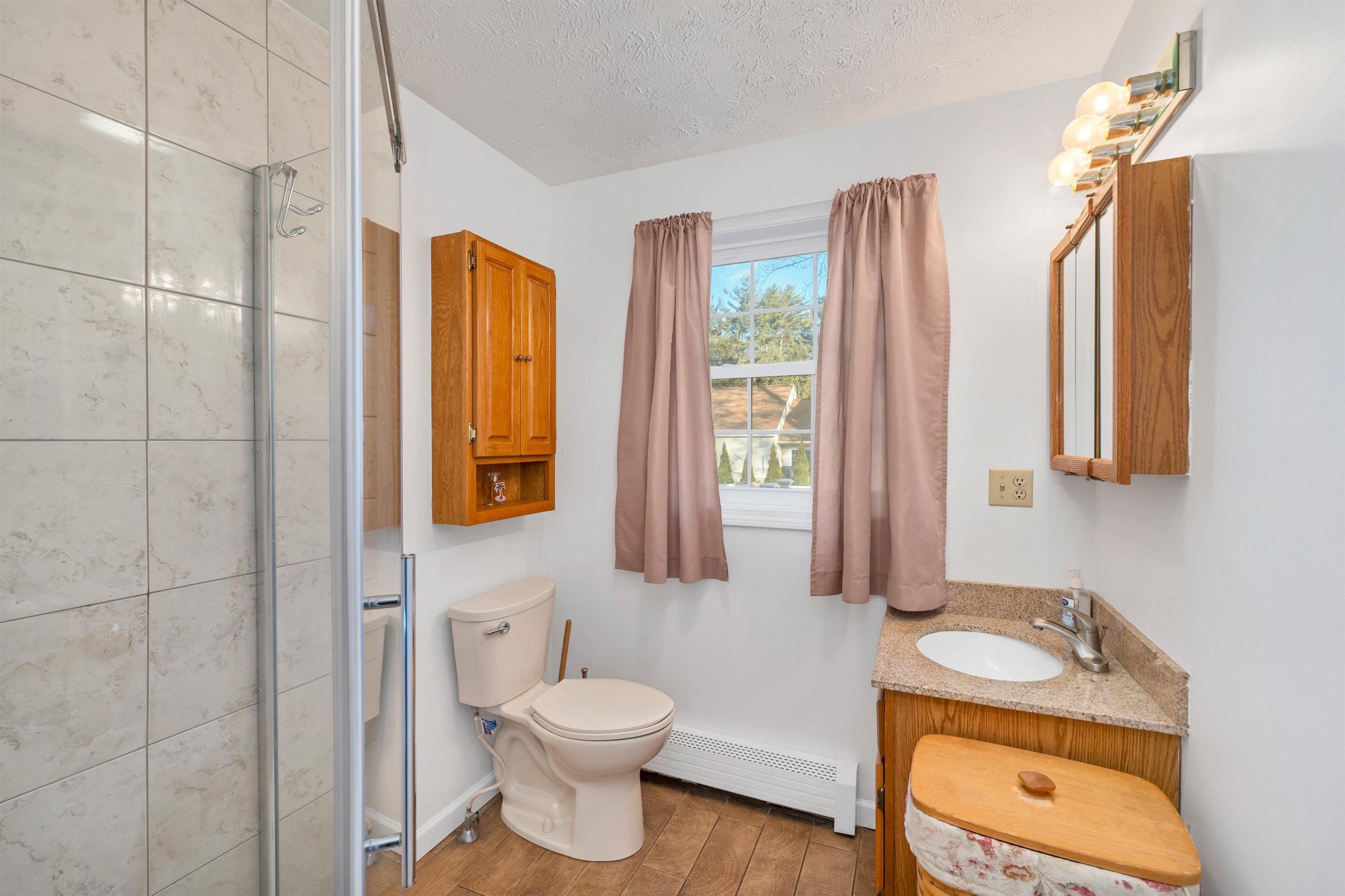 Concord, New Hampshire 03303, United States, 3 Bedrooms Bedrooms, ,2 BathroomsBathrooms,Residential,Pending,22651