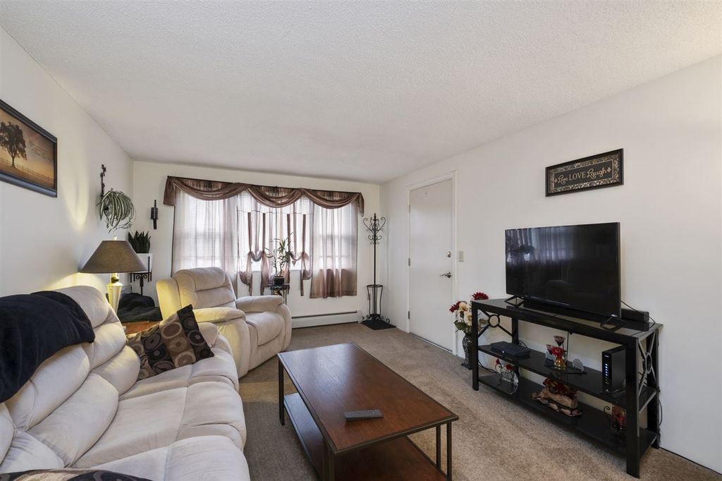 Photo of 481 Merrimack Street #4, Manchester, NH 03103 (MLS # 5074129)