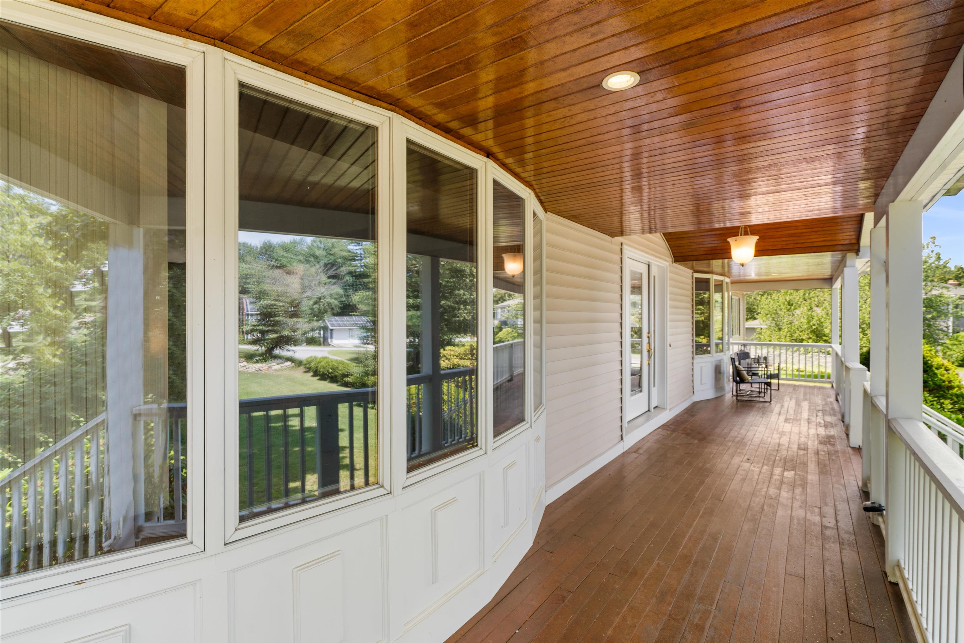 10 Roy Drive