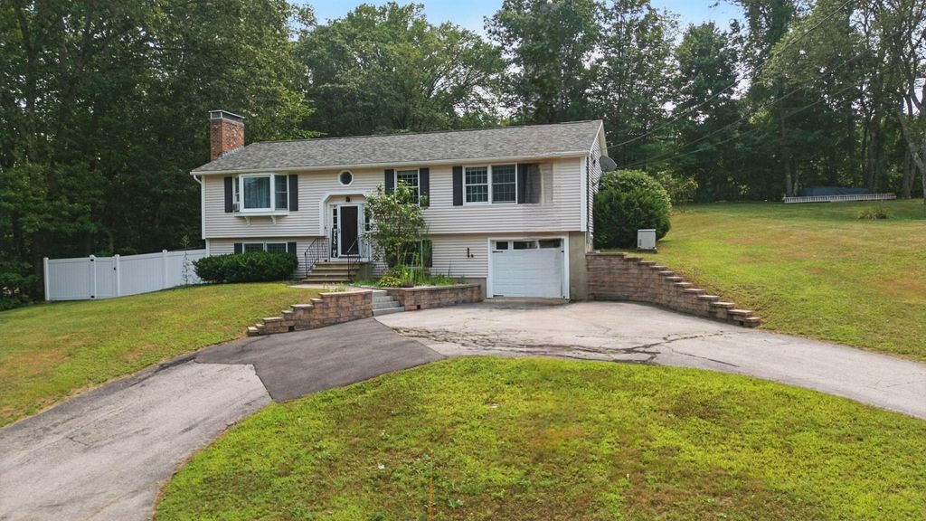 Photo of 23 Bartlett Street, Allenstown, NH 03275 (MLS # 5059364)