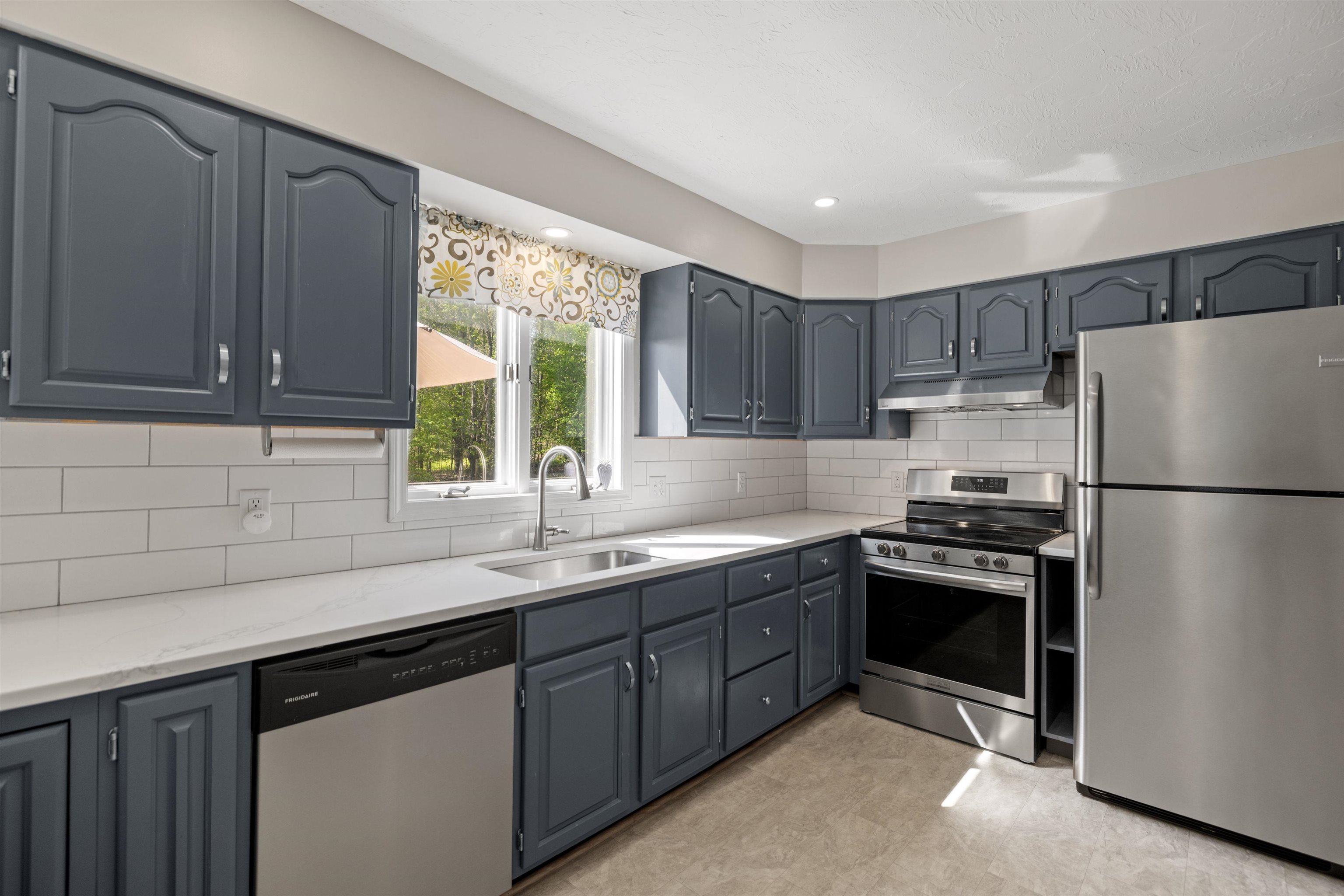 Northwood, New Hampshire 03261, United States, 3 Bedrooms Bedrooms, ,2 BathroomsBathrooms,Residential,Pending,130320