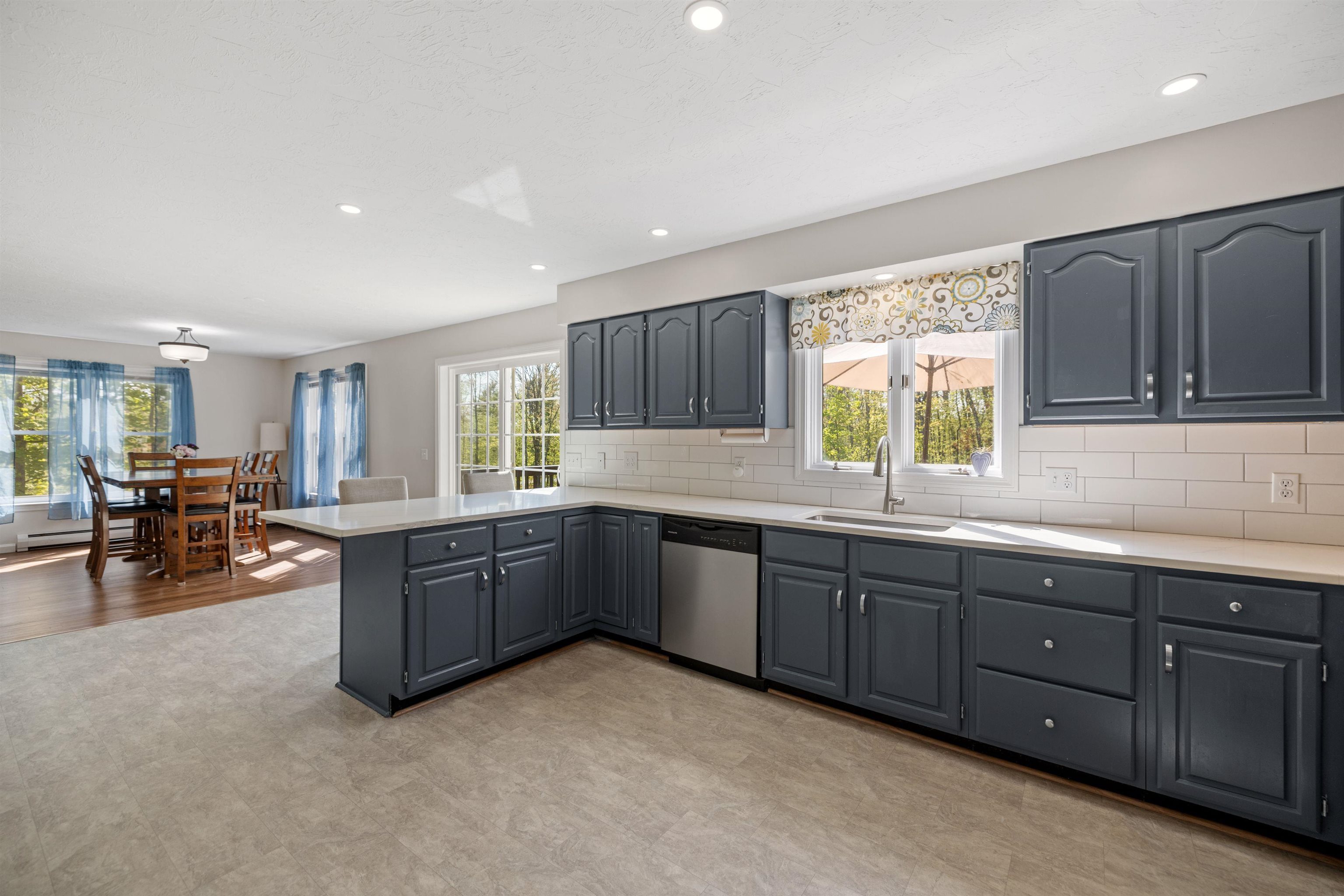 Northwood, New Hampshire 03261, United States, 3 Bedrooms Bedrooms, ,2 BathroomsBathrooms,Residential,Pending,130320