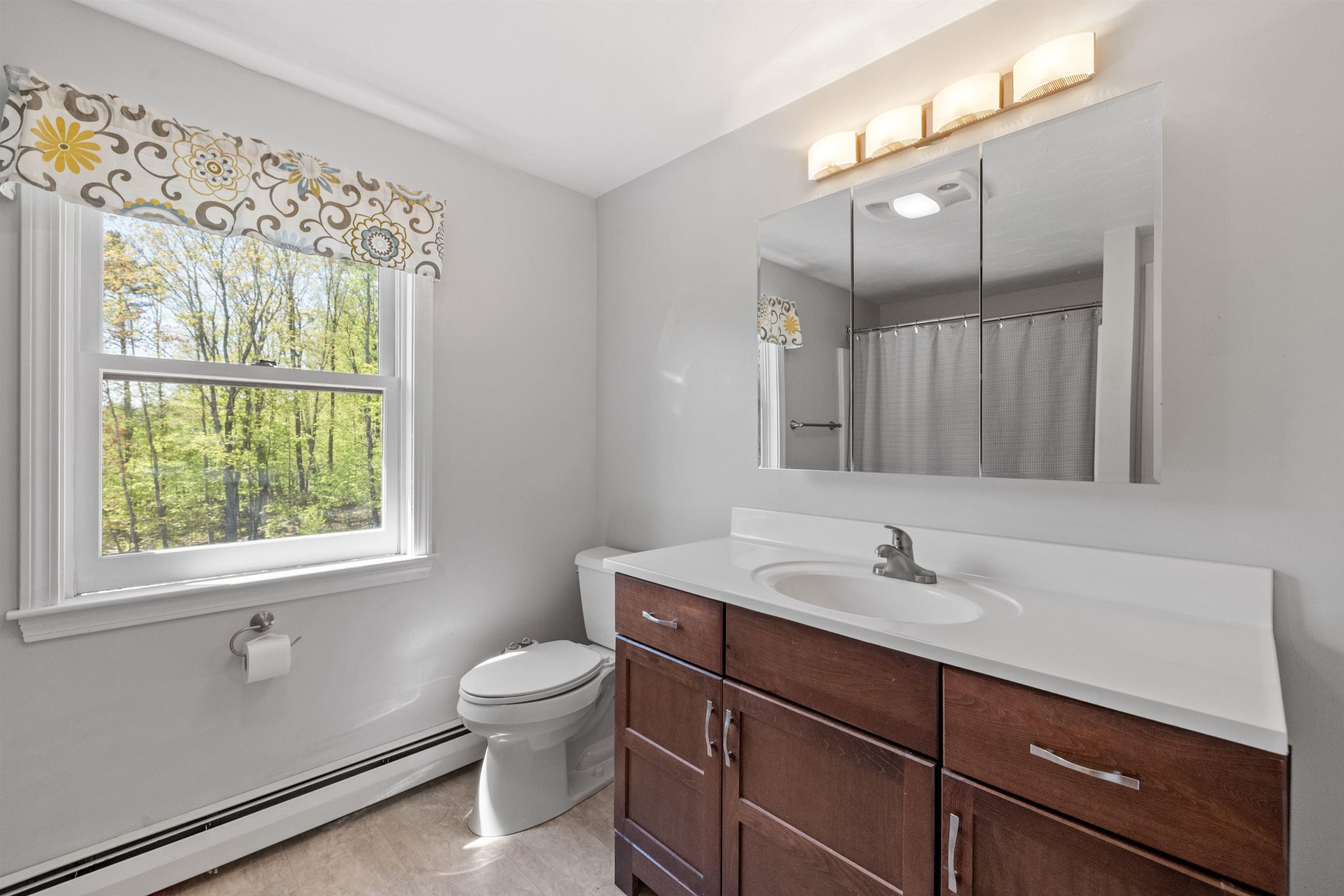 Northwood, New Hampshire 03261, United States, 3 Bedrooms Bedrooms, ,2 BathroomsBathrooms,Residential,Pending,130320