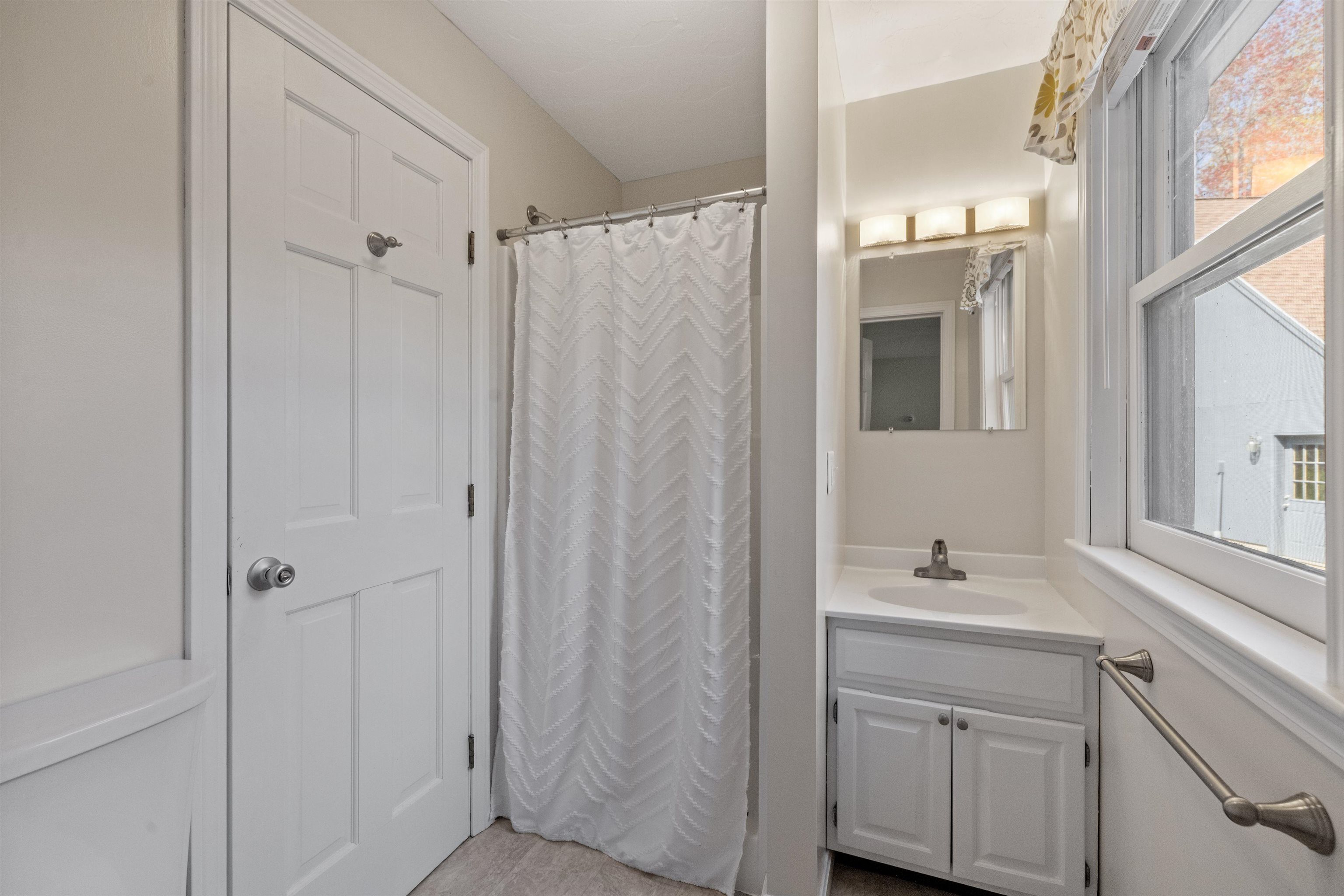 Northwood, New Hampshire 03261, United States, 3 Bedrooms Bedrooms, ,2 BathroomsBathrooms,Residential,Pending,130320