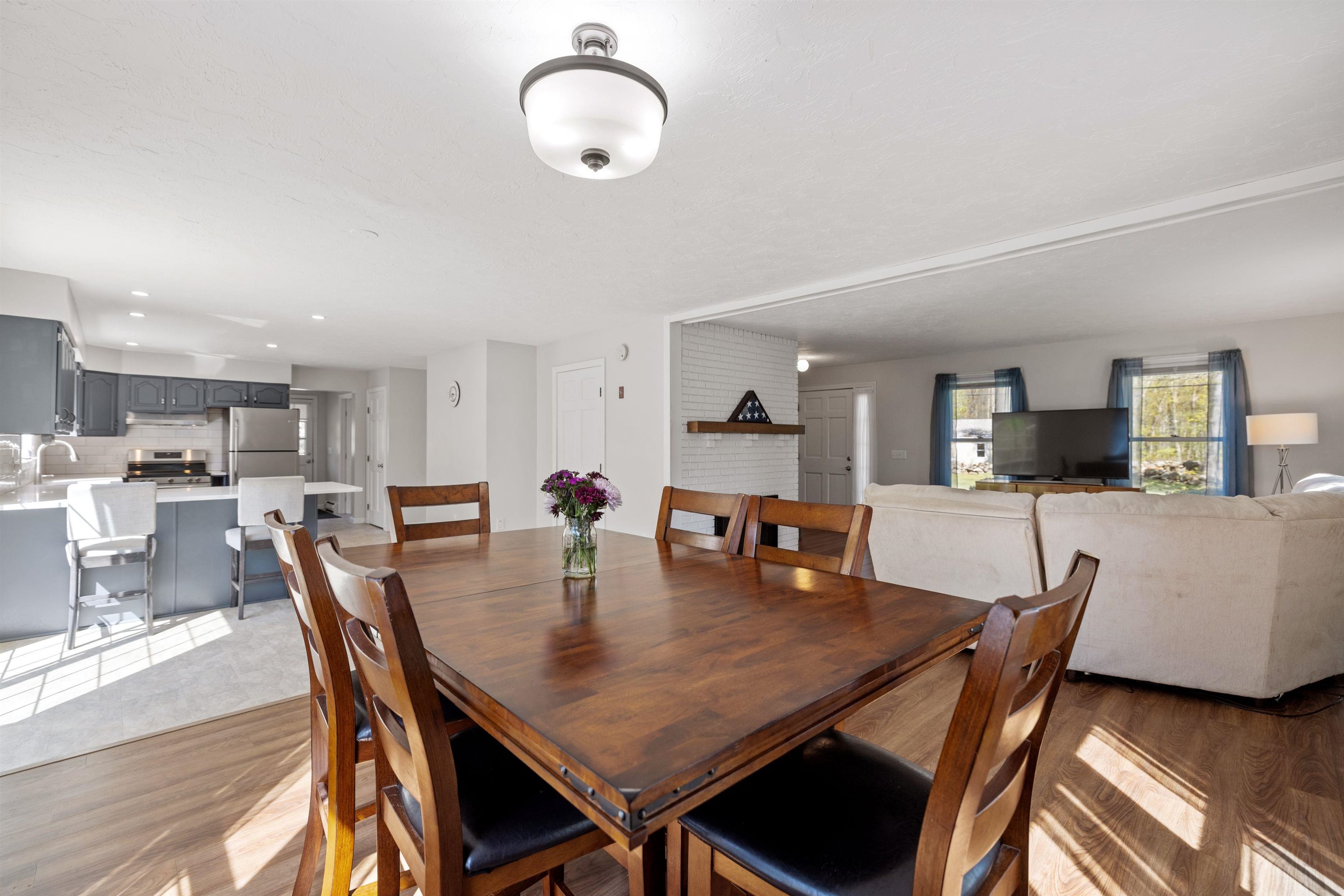 Northwood, New Hampshire 03261, United States, 3 Bedrooms Bedrooms, ,2 BathroomsBathrooms,Residential,Pending,130320