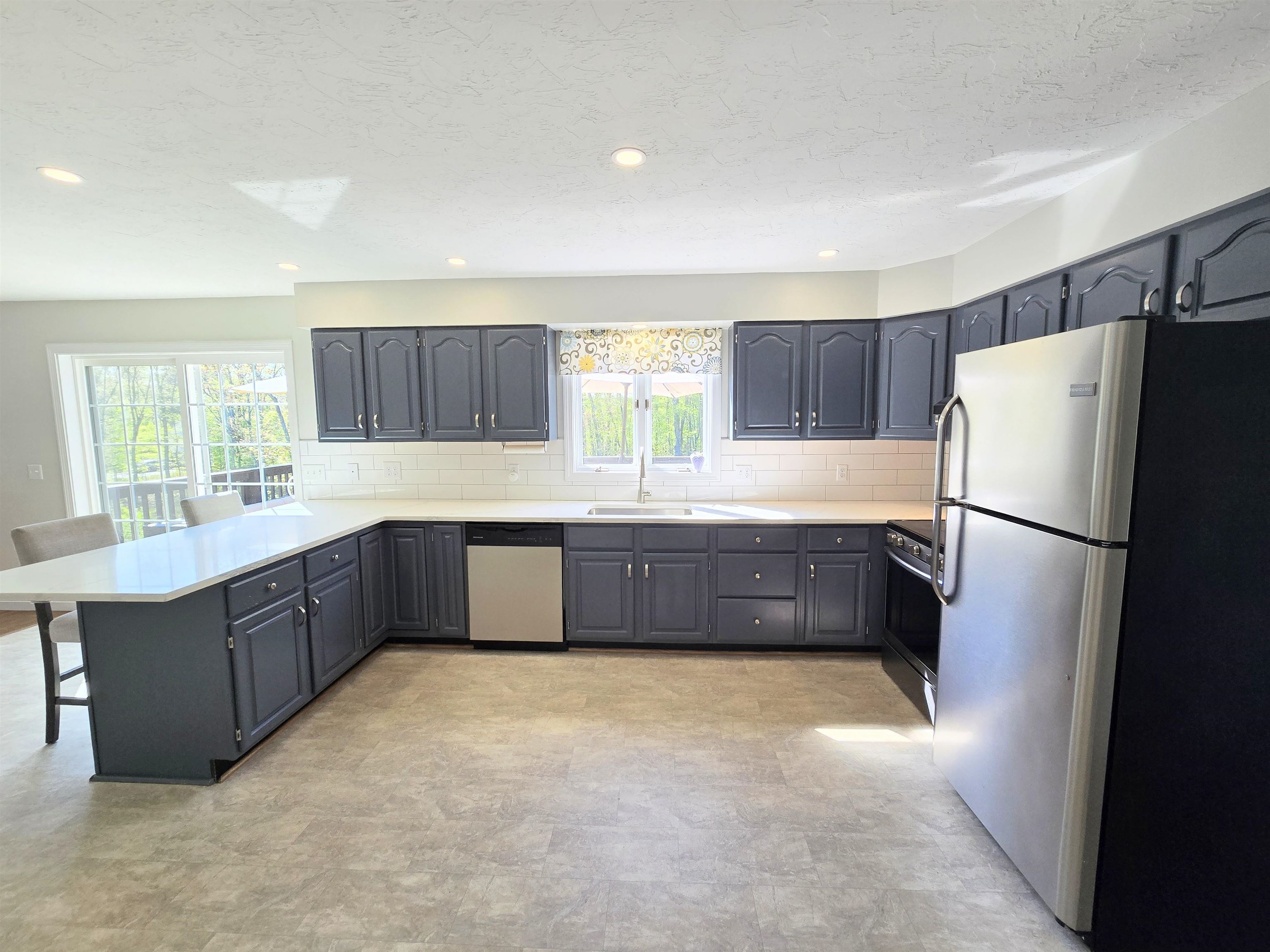 Northwood, New Hampshire 03261, United States, 3 Bedrooms Bedrooms, ,2 BathroomsBathrooms,Residential,Pending,130320