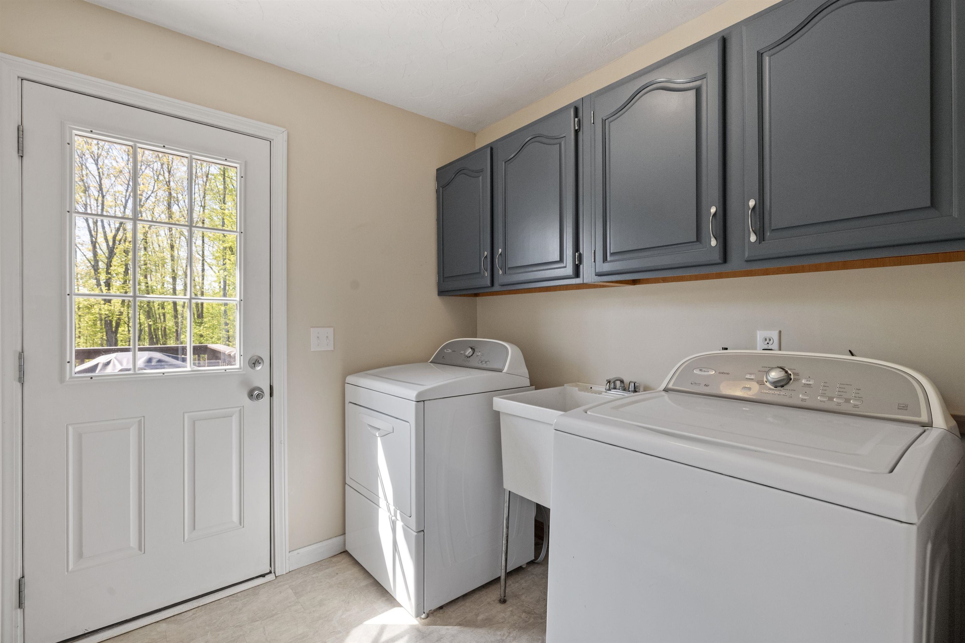 Northwood, New Hampshire 03261, United States, 3 Bedrooms Bedrooms, ,2 BathroomsBathrooms,Residential,Pending,130320