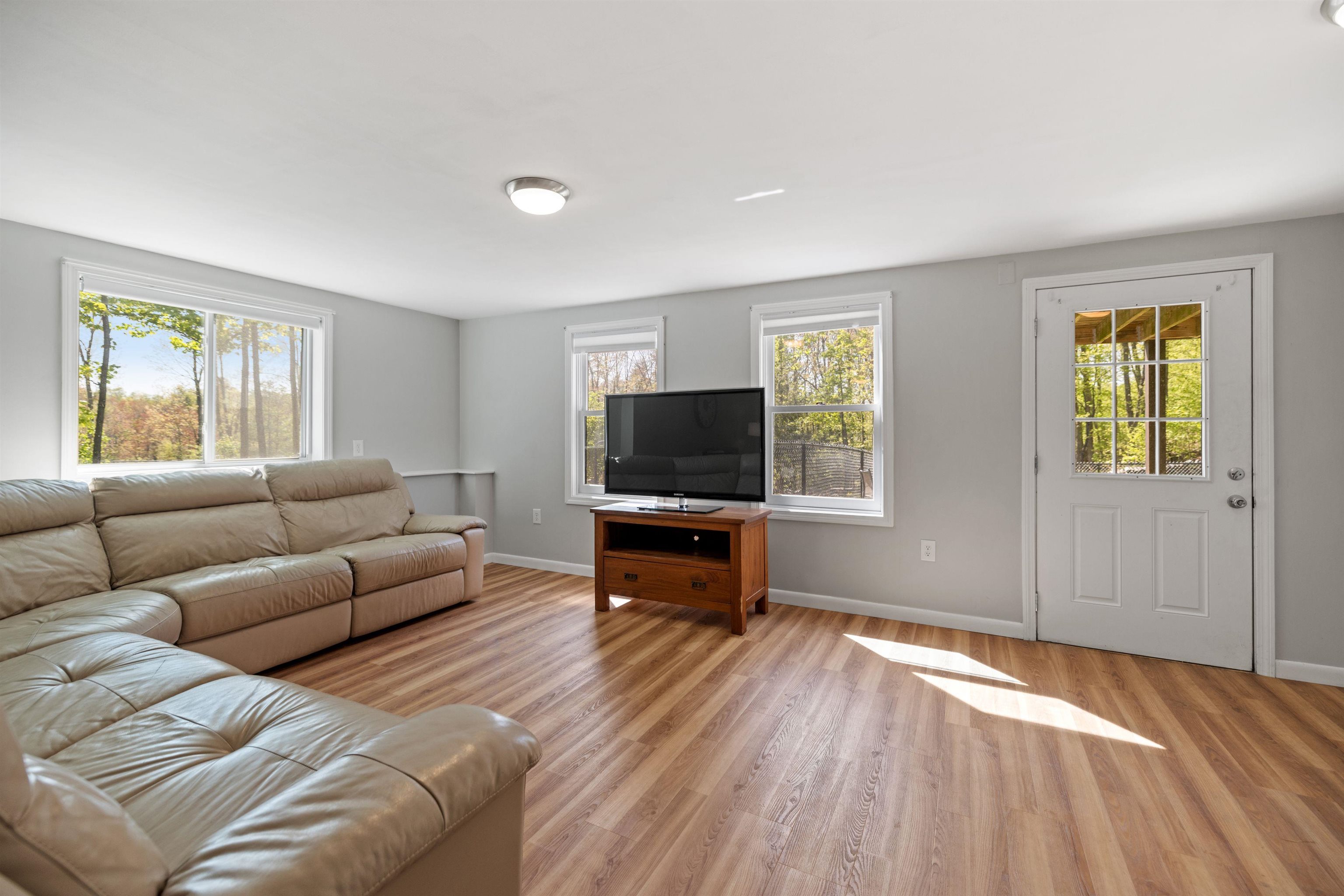 Northwood, New Hampshire 03261, United States, 3 Bedrooms Bedrooms, ,2 BathroomsBathrooms,Residential,Pending,130320