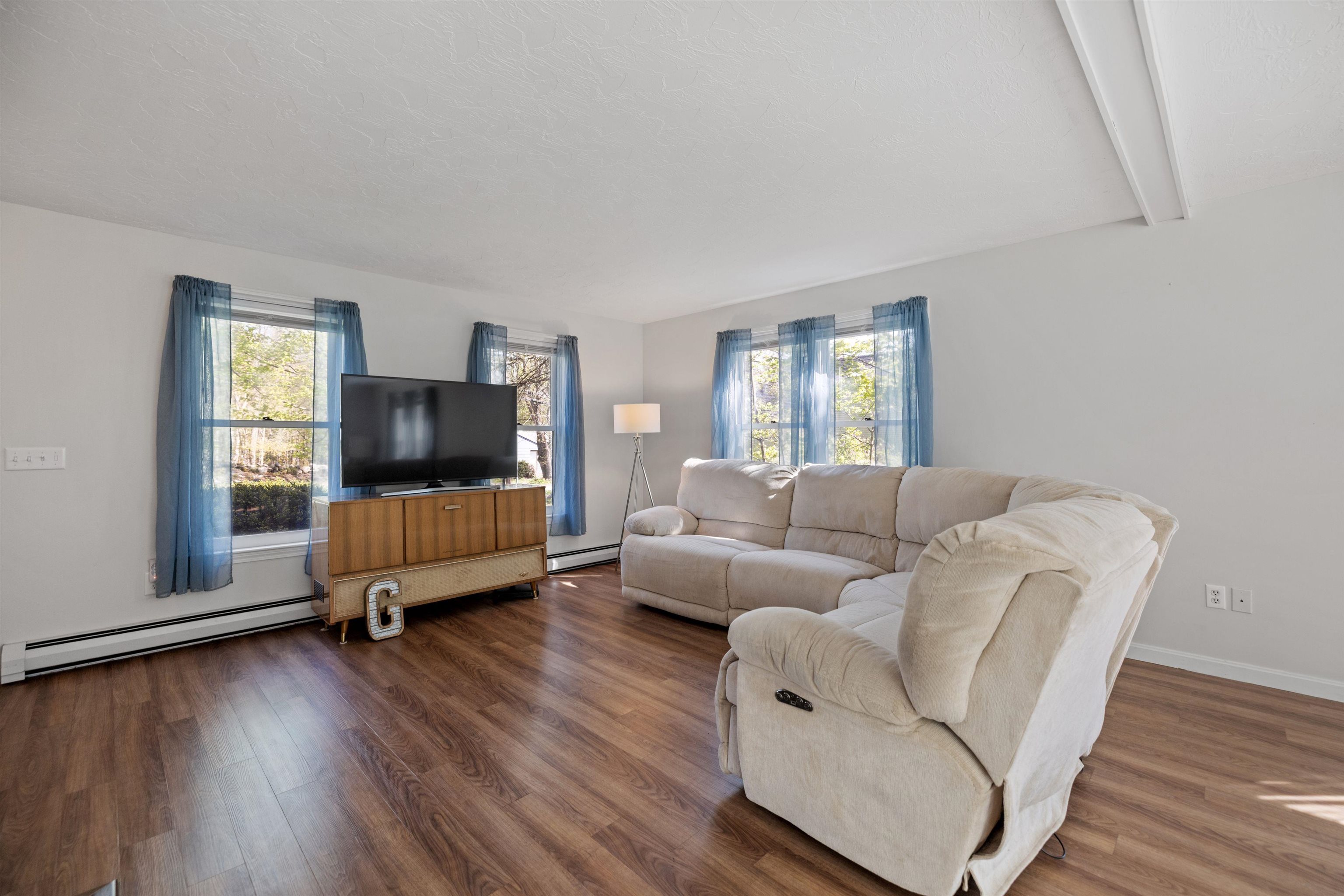 Northwood, New Hampshire 03261, United States, 3 Bedrooms Bedrooms, ,2 BathroomsBathrooms,Residential,Pending,130320