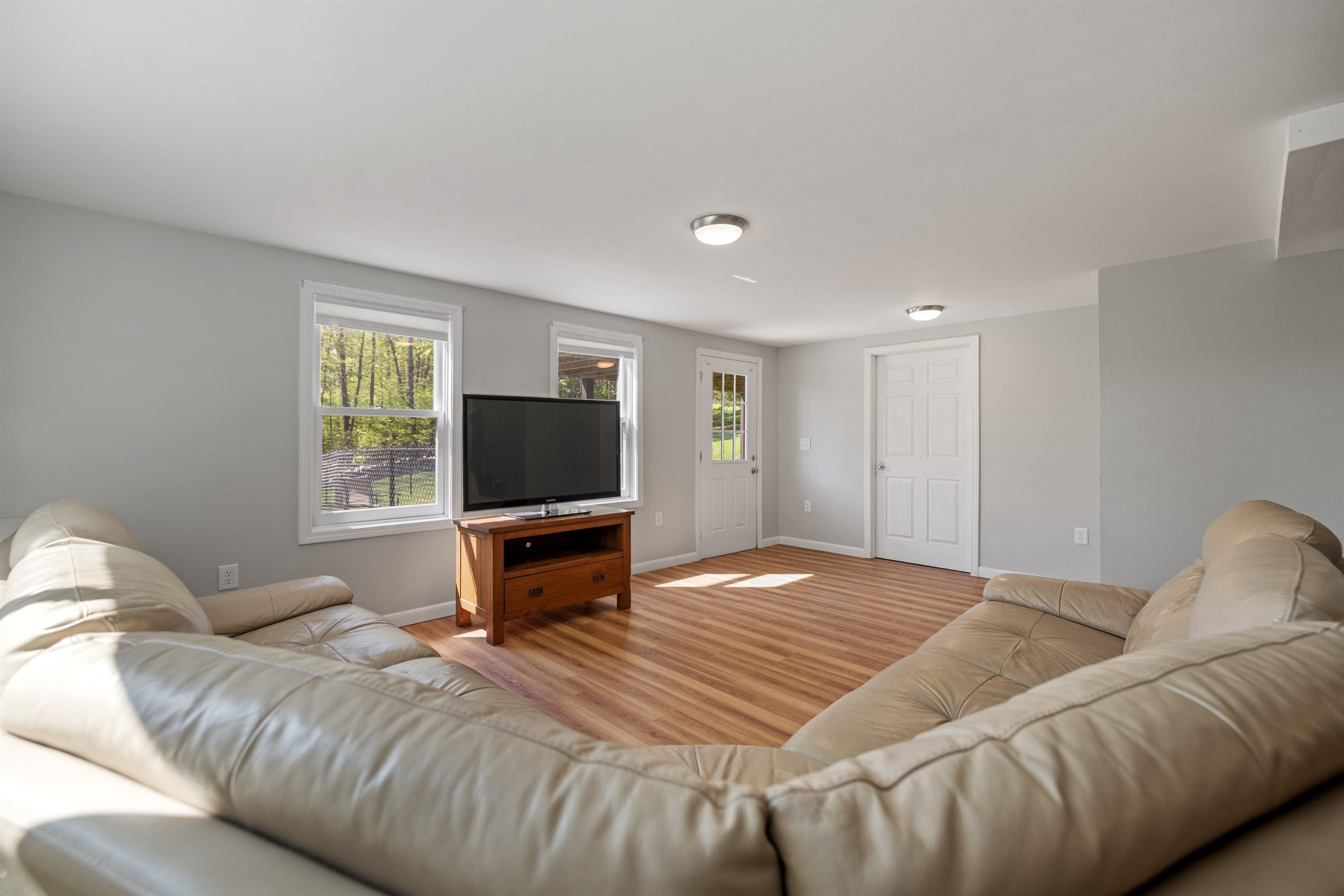 Northwood, New Hampshire 03261, United States, 3 Bedrooms Bedrooms, ,2 BathroomsBathrooms,Residential,Pending,130320