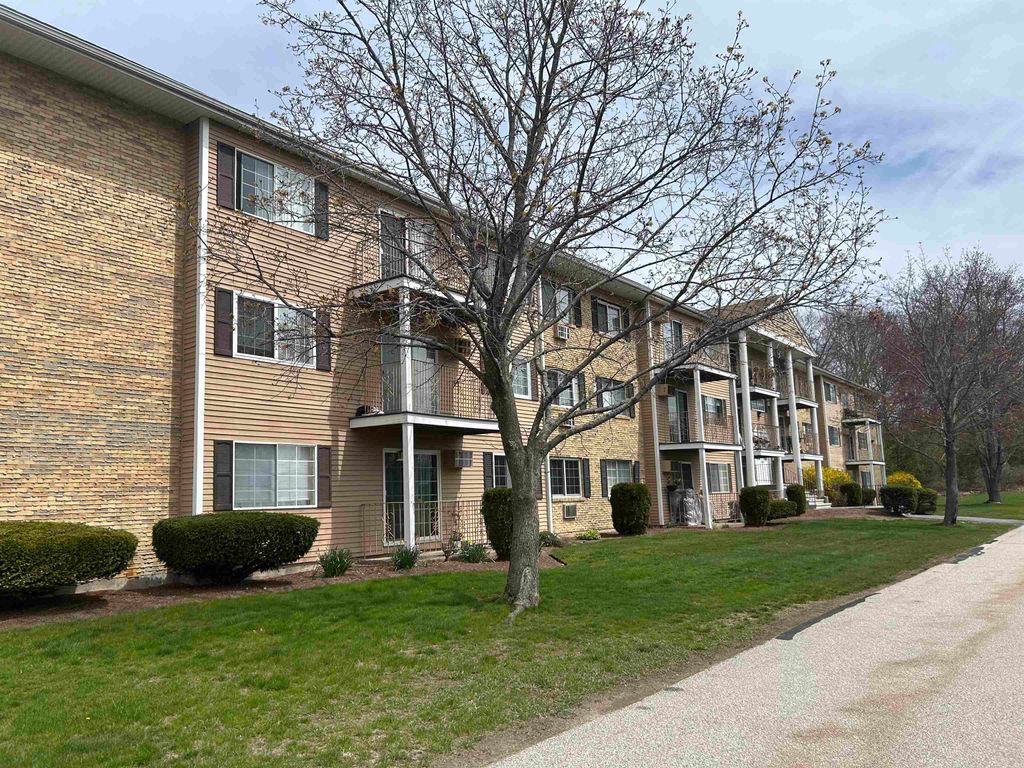 Photo of 377 Huse Road #Unit  33, Manchester, NH 03103 (MLS # 5085887)