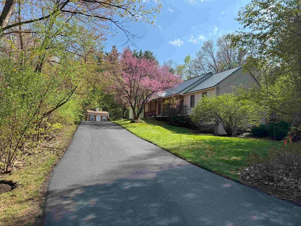 Photo of 17 Ches Mae Lane, Milford, NH 03055 (MLS # 5079841)