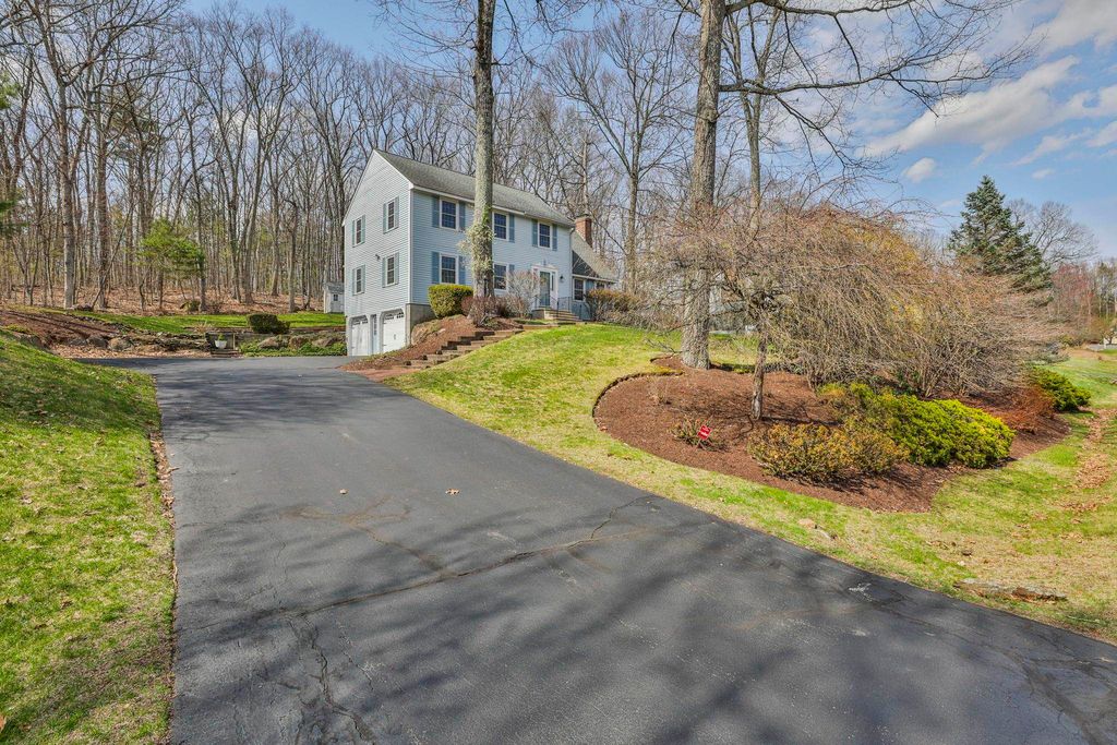 Photo of 11 Erik Street, Merrimack, NH 03054 (MLS # 5083892)