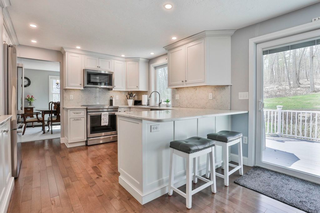 Photo of 11 Erik Street, Merrimack, NH 03054 (MLS # 5083892)