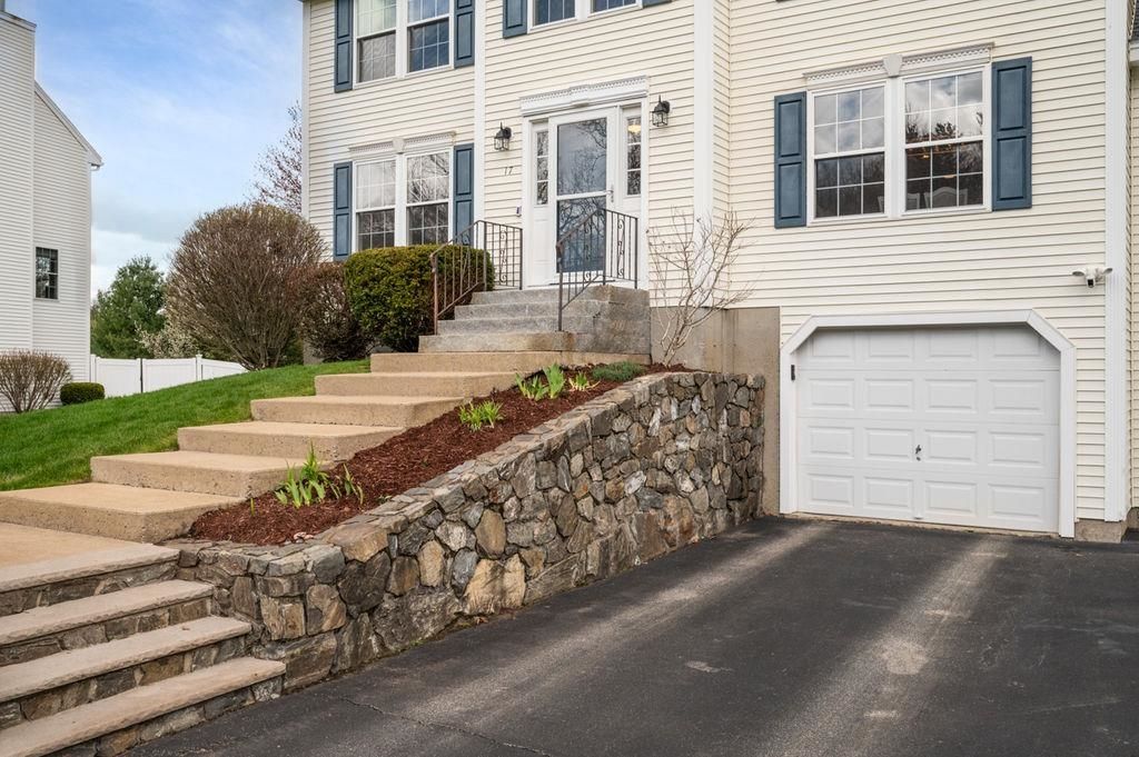 Photo of 17 Cambridge Drive, Merrimack, NH 03054 (MLS # 5085920)