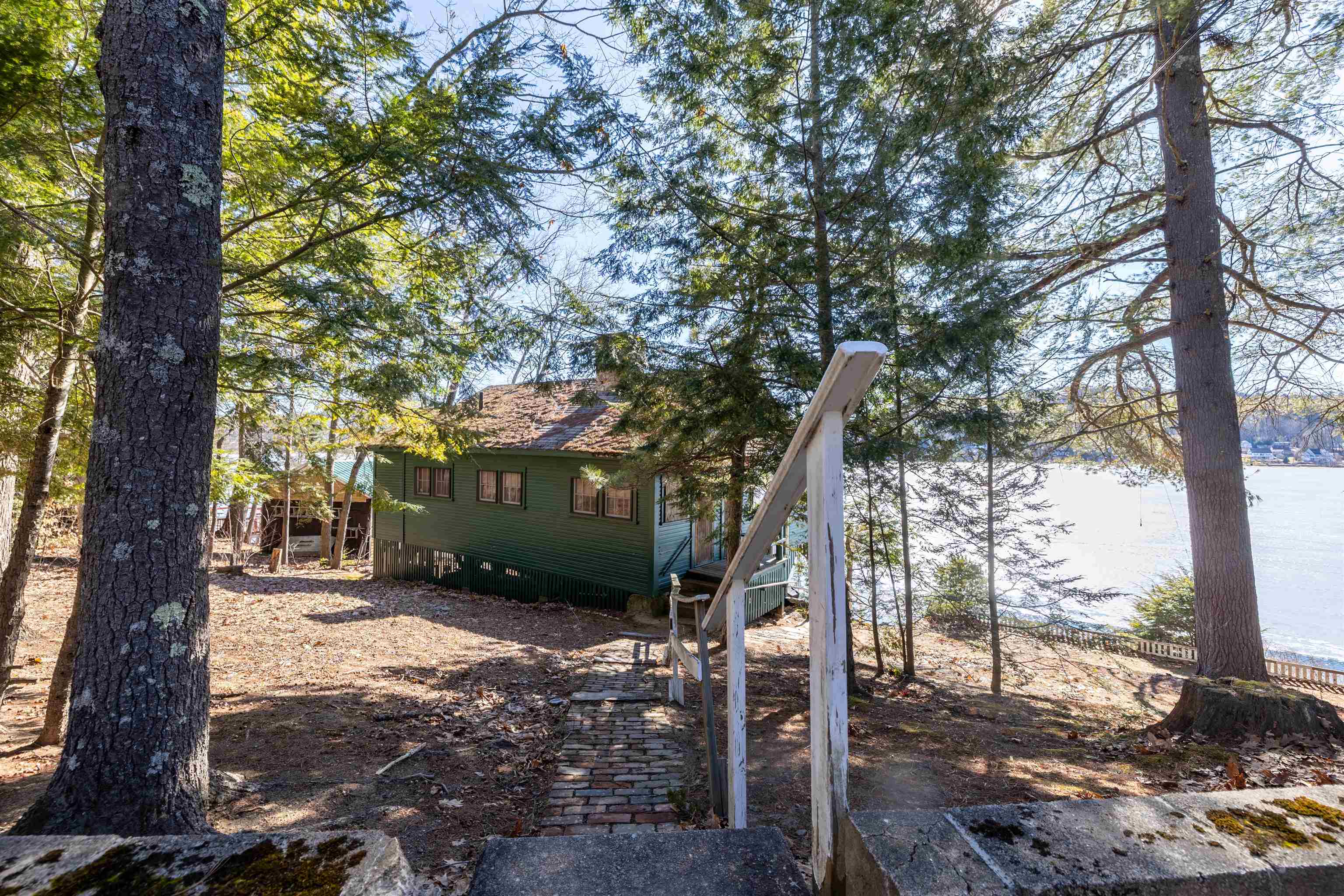 197 Lakeside Road