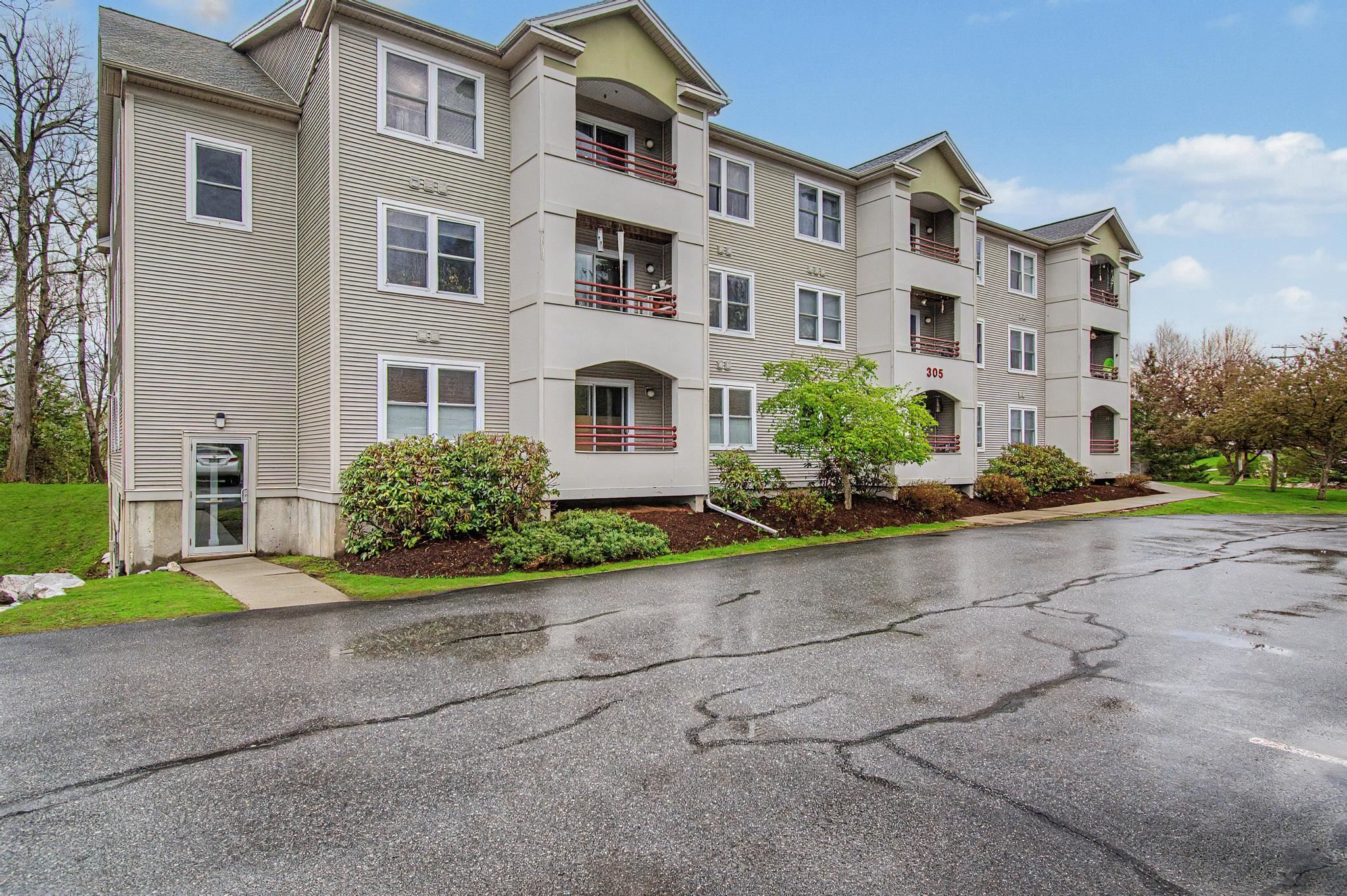 Photo 1 of 32 — 305 Lime Kiln Road 100, South Burlington, VT 05403