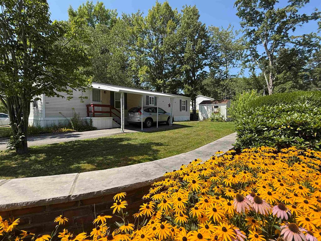 Photo of 101 Robinhood Drive, Exeter, NH 03833 (MLS # 5056072)