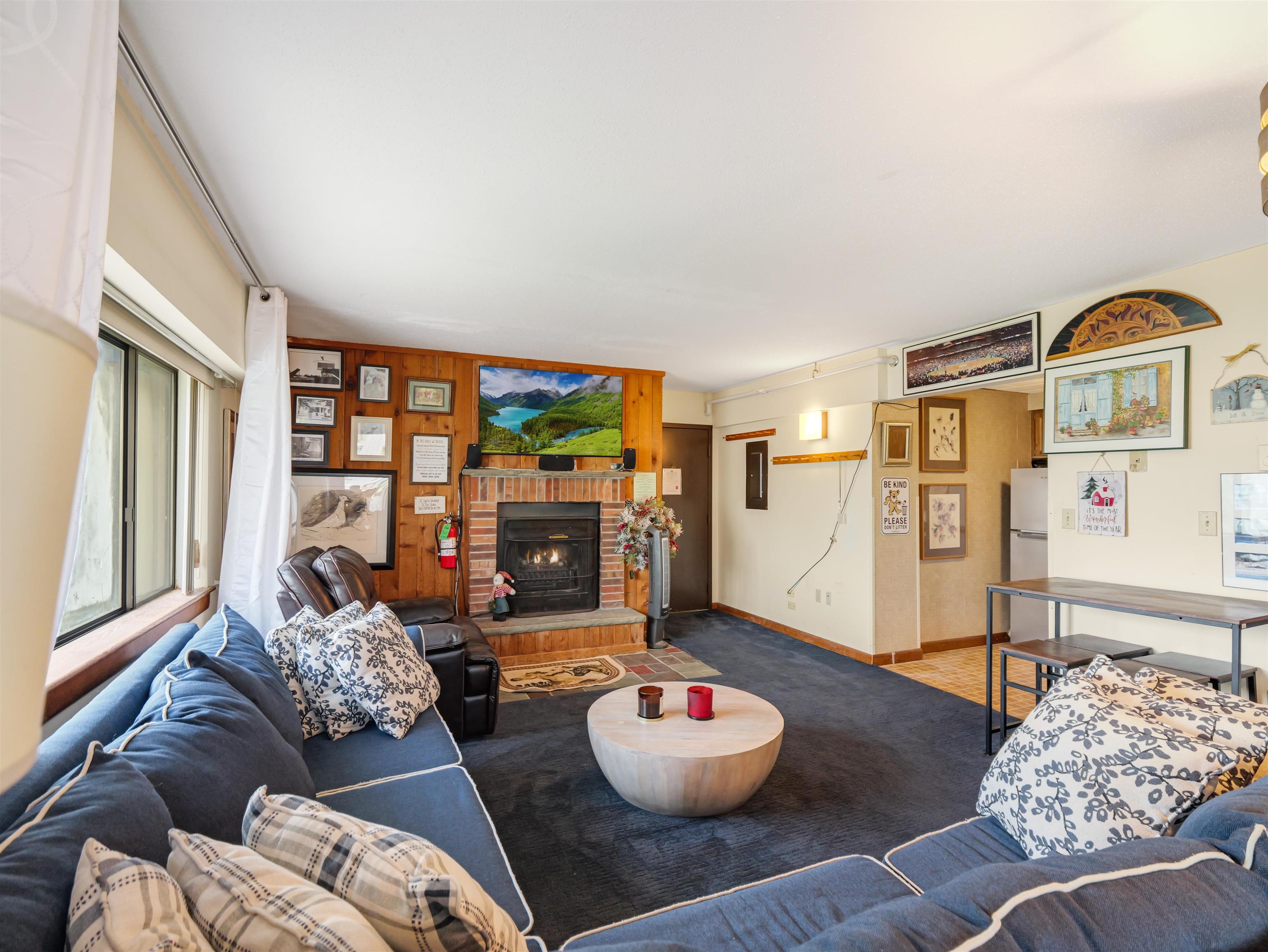 135 East Mountain Road 1G6