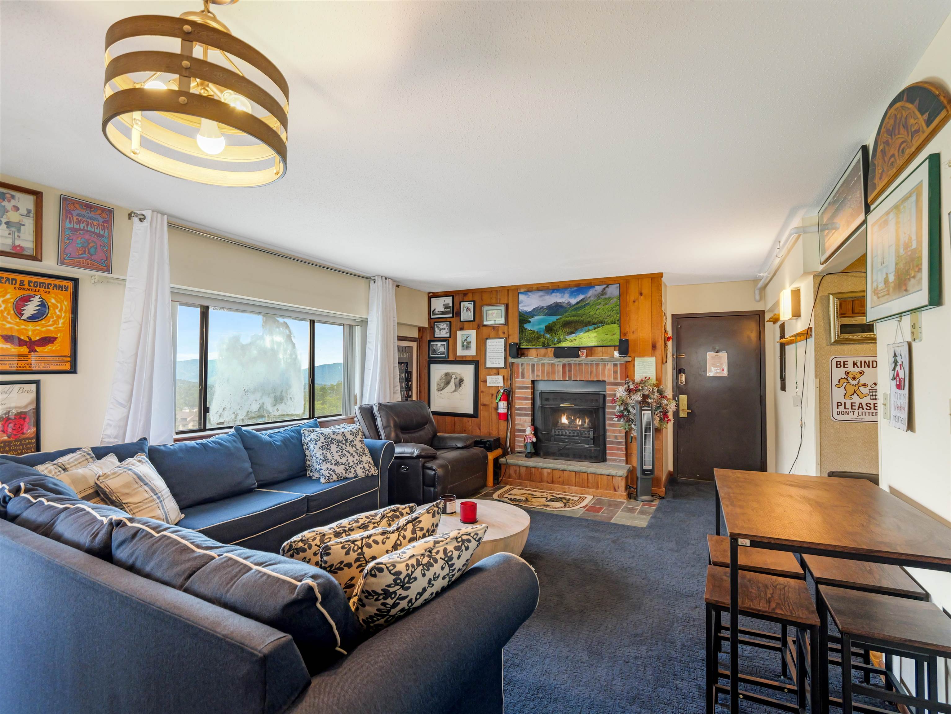 135 East Mountain Road 1G6