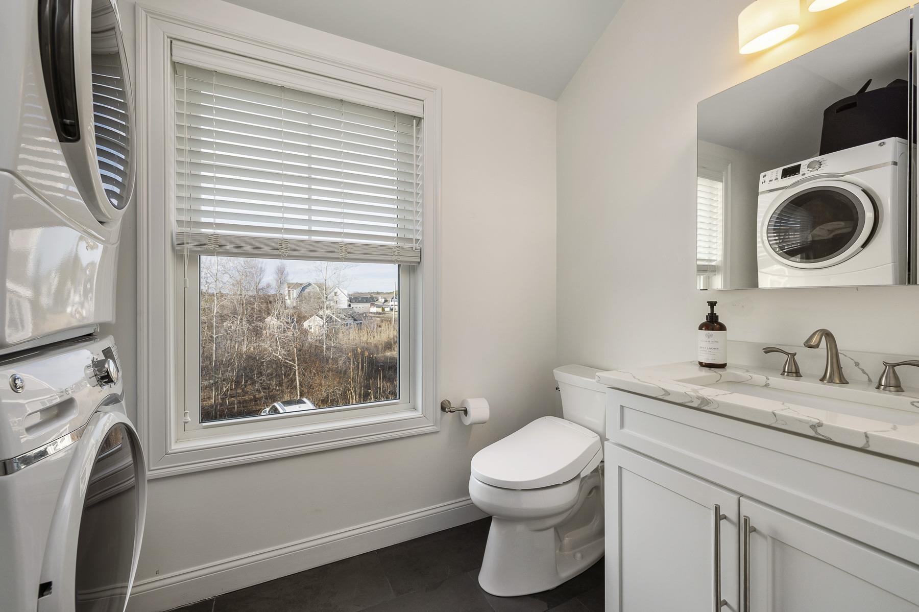 Hampton, New Hampshire 03842, United States, 4 Bedrooms Bedrooms, ,3 BathroomsBathrooms,Residential,Active,110217