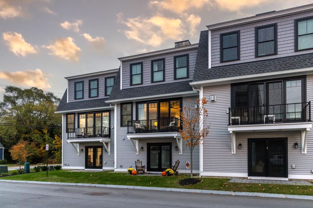 Photo of 4 LITTLE BAY Drive, Dover, NH 03820 (MLS # 5080937)